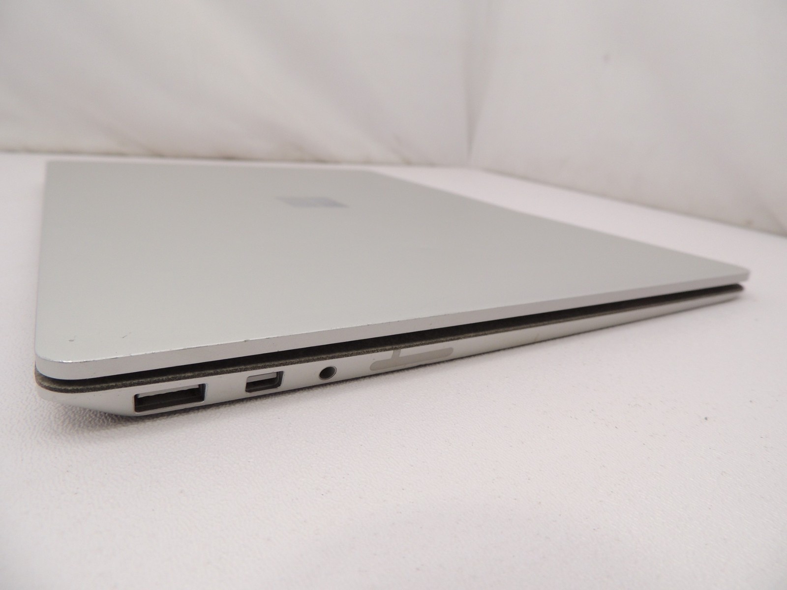Microsoft Surface Laptop 1st Gen 1769 i5 7300U 8GB 128GB Windows 10 Pro Laptop