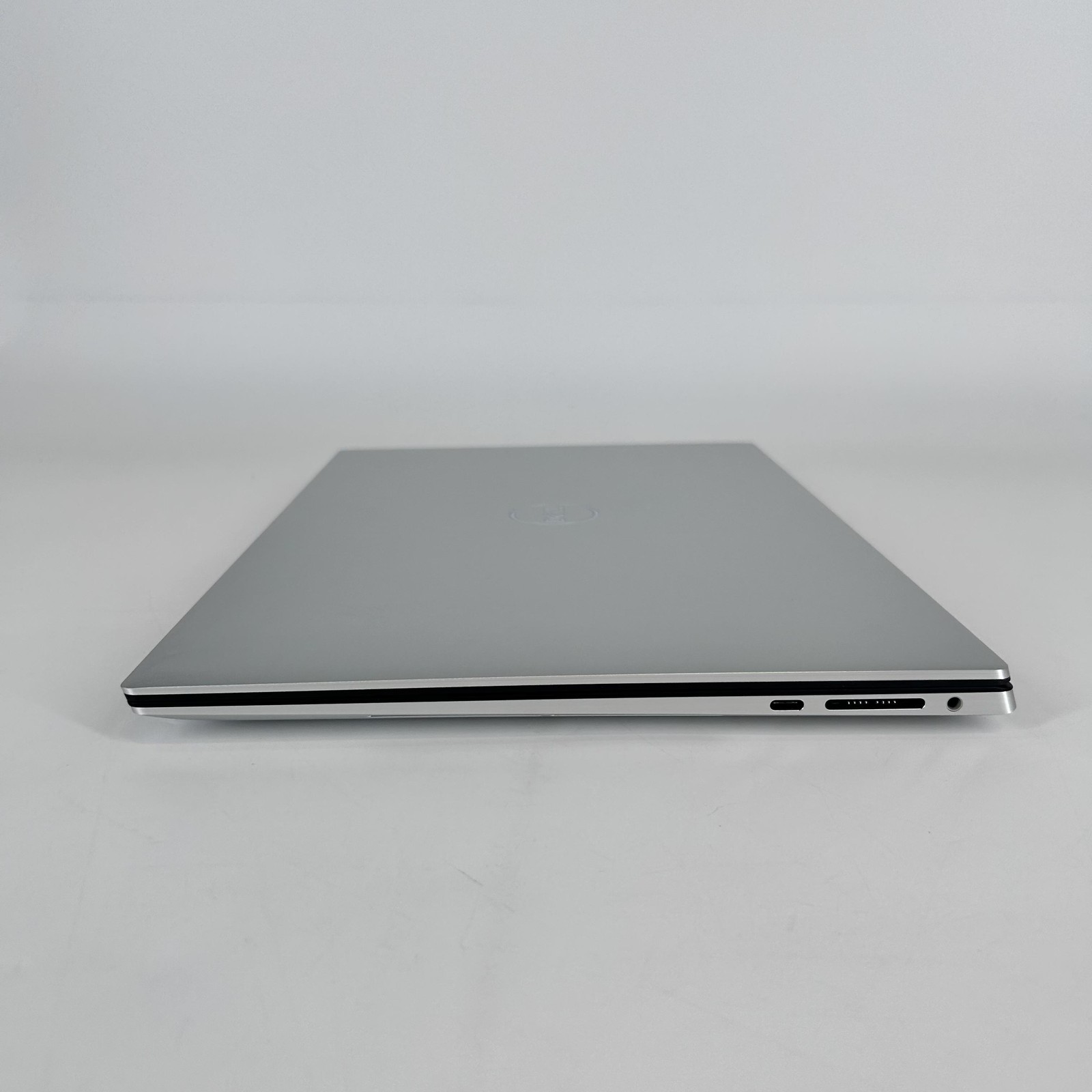 Dell XPS 15 9530 3.5K TOUCH 2.6GHz i9-13900H 32GB 2TB RTX 4070 – CHIPPED SCREEN