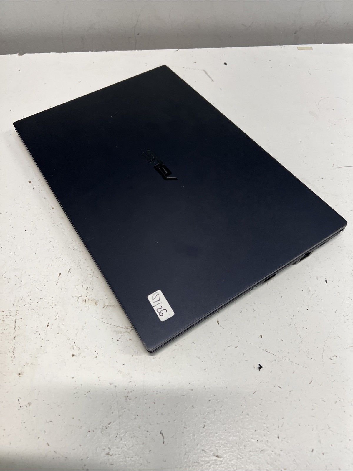 ASUS 2x i5-1135G7 | 1x i5-4200U | 1x i5-7200U | 1x R3-3200U | 1x Pen 4415U