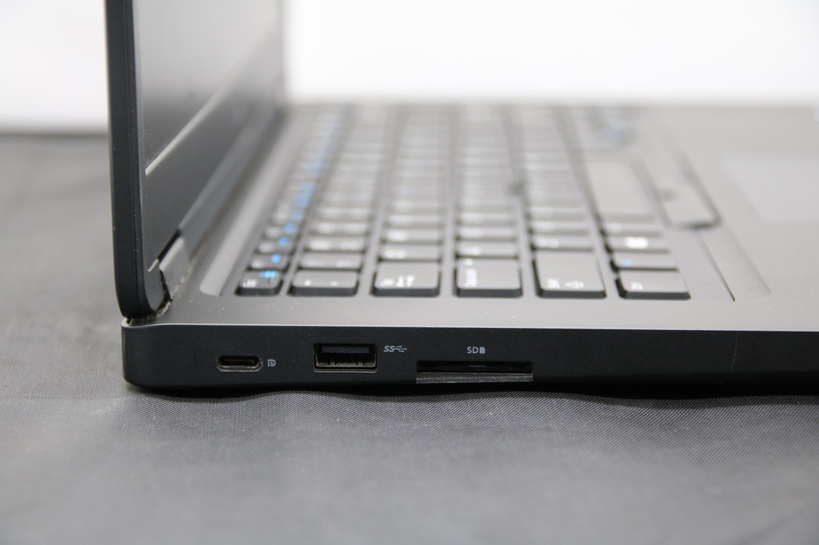 Dell Latitude 5490 – i5-8350U – 8GB, 128GB, Black, Windows 11 Pro + Adapter