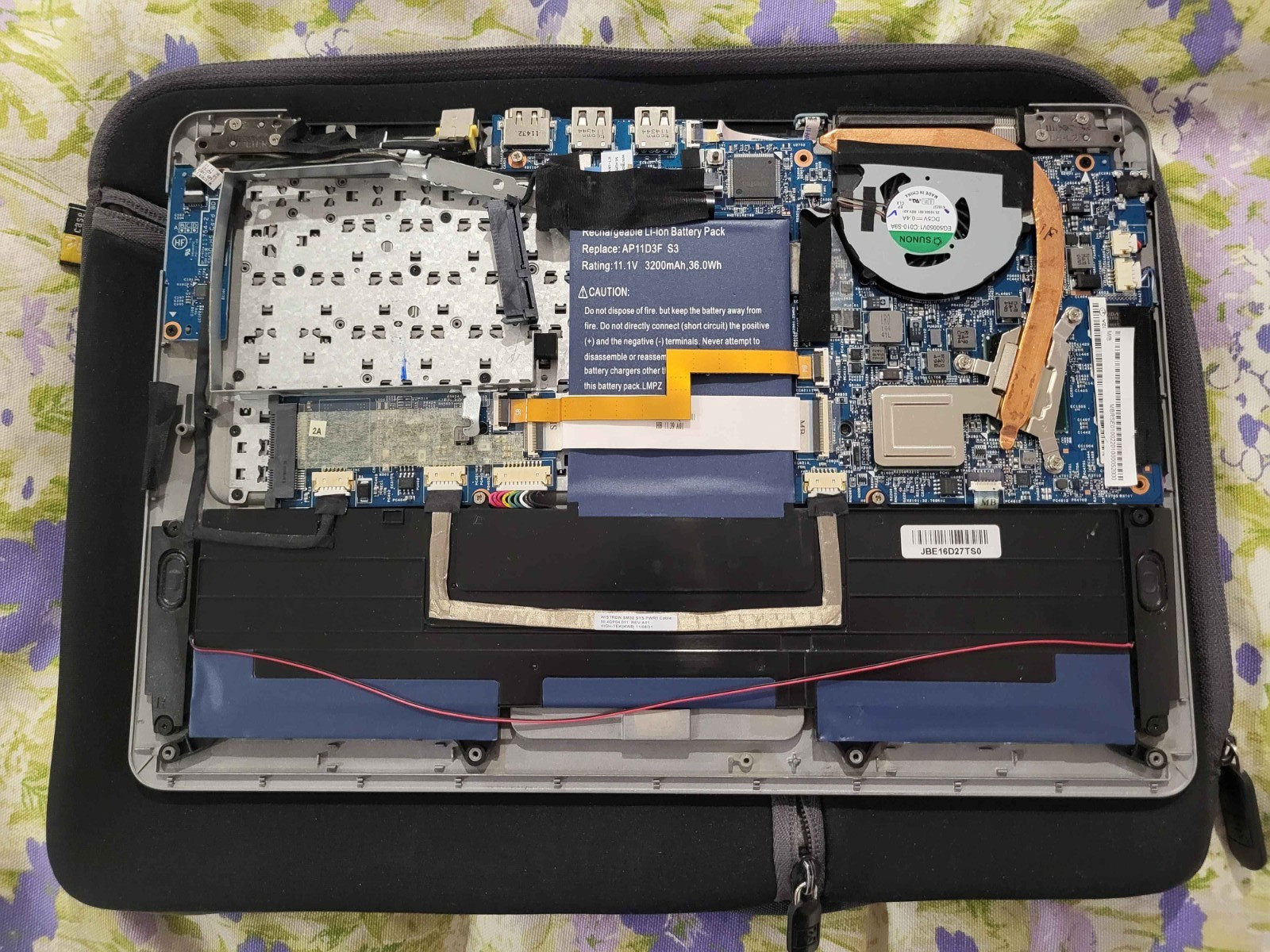 Acer Aspire S7 ultrabook (No HDD, PARTS ONLY) S3-951-6828