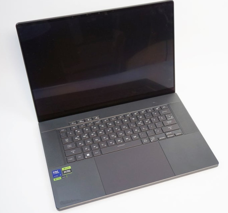 ASUS ROG Zephyrus G16 16″ GU605CP-QR019W / Win11 RTX5070 32GB/2TB Ultra 9 285H