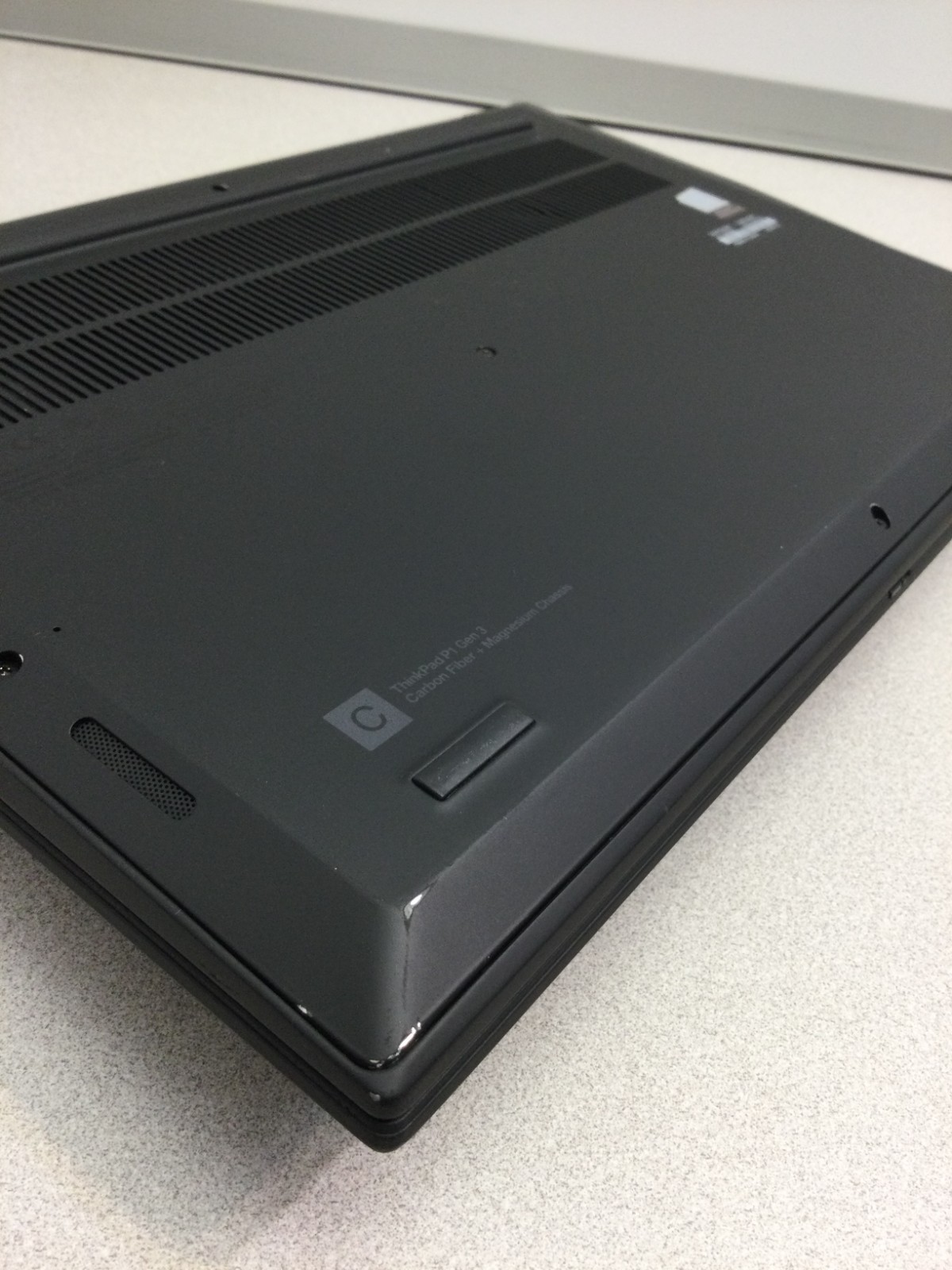 Lenovo ThinkPad P1 Gen 3 – 15.6″Core i9-10885H 12GB RAM 256 SSD WIN 11 PRO
