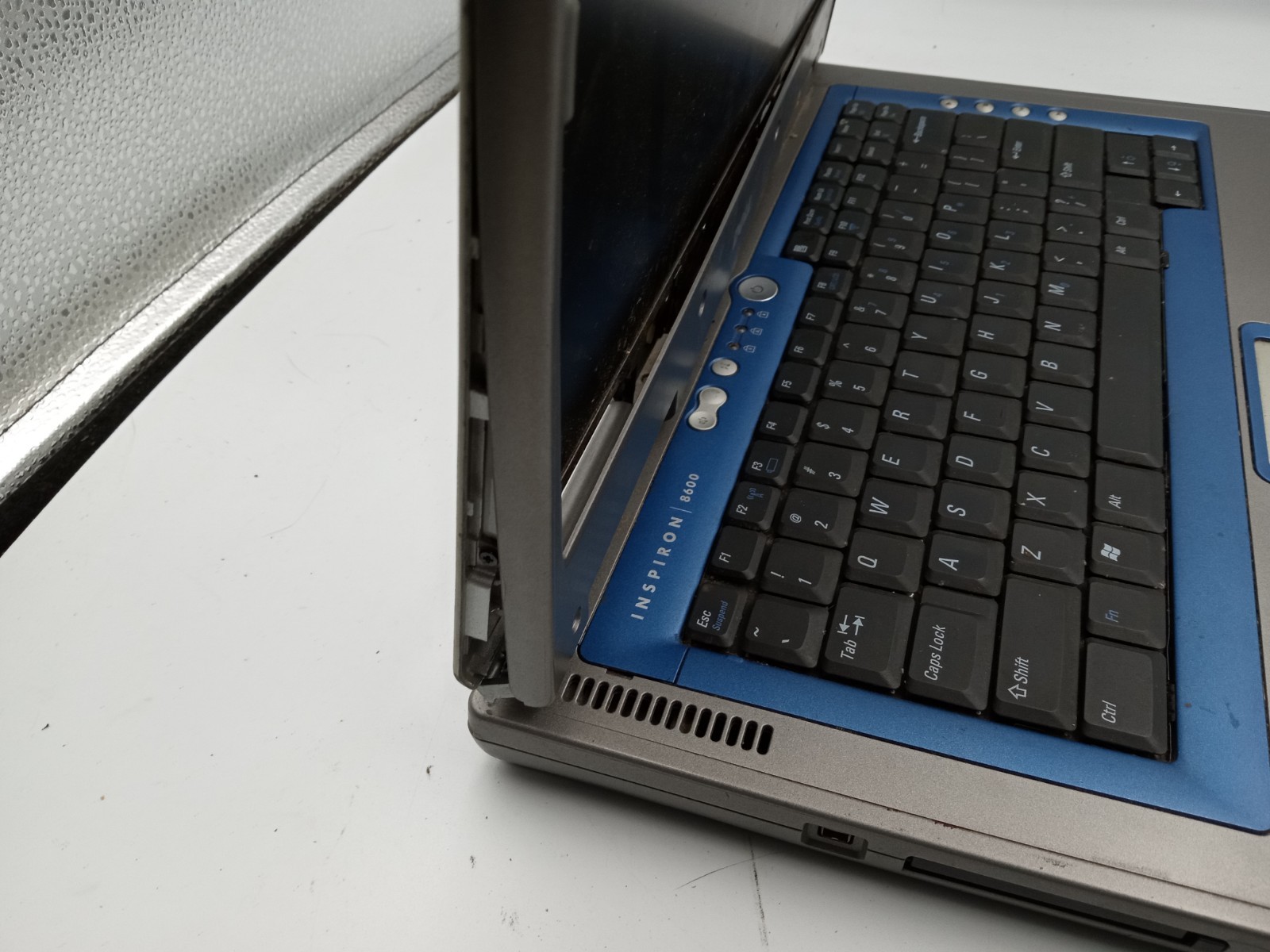Dell Inspiron 8600 15.4″ Laptop Intel Pentium M 1.5GHz Nvidia FX5200 – READ -RR