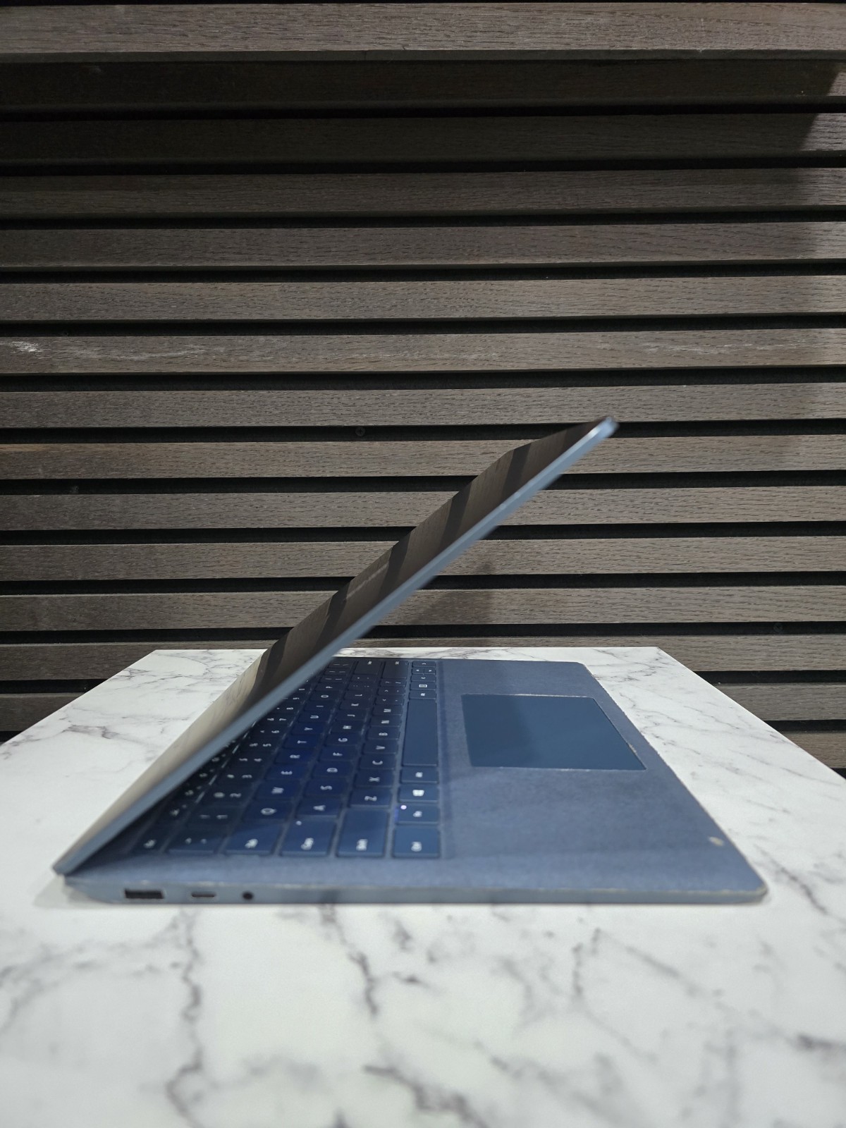 Microsoft Surface Laptop 3 13.5″ 1867 i5-1035G7 8GB RAM 256GB SSD Win10