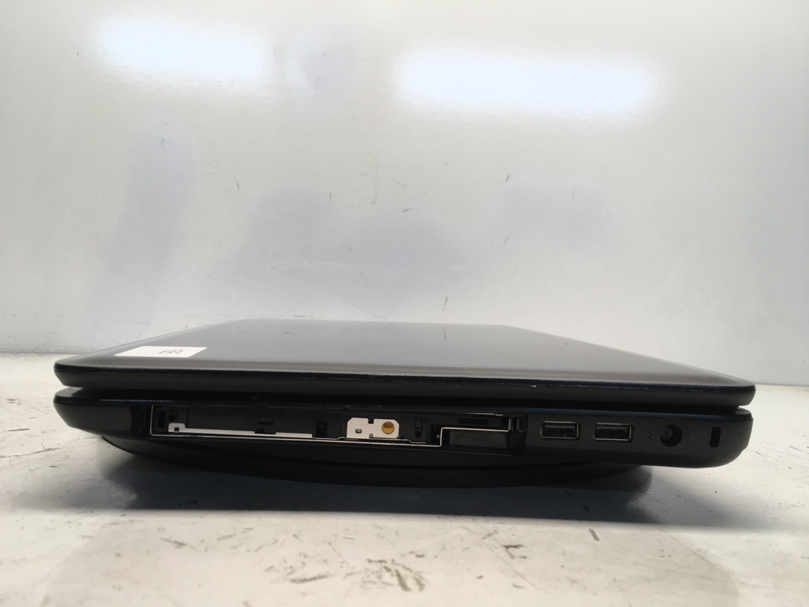 HP 2000-2D62NR Intel i3-3110M 2.4GHz 4 GB NO HDD