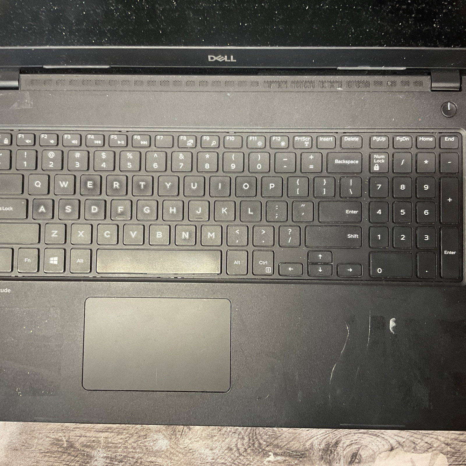 Dell Latitude 3580 / No POST / Broken Screen / No RAM / No SSD / C5