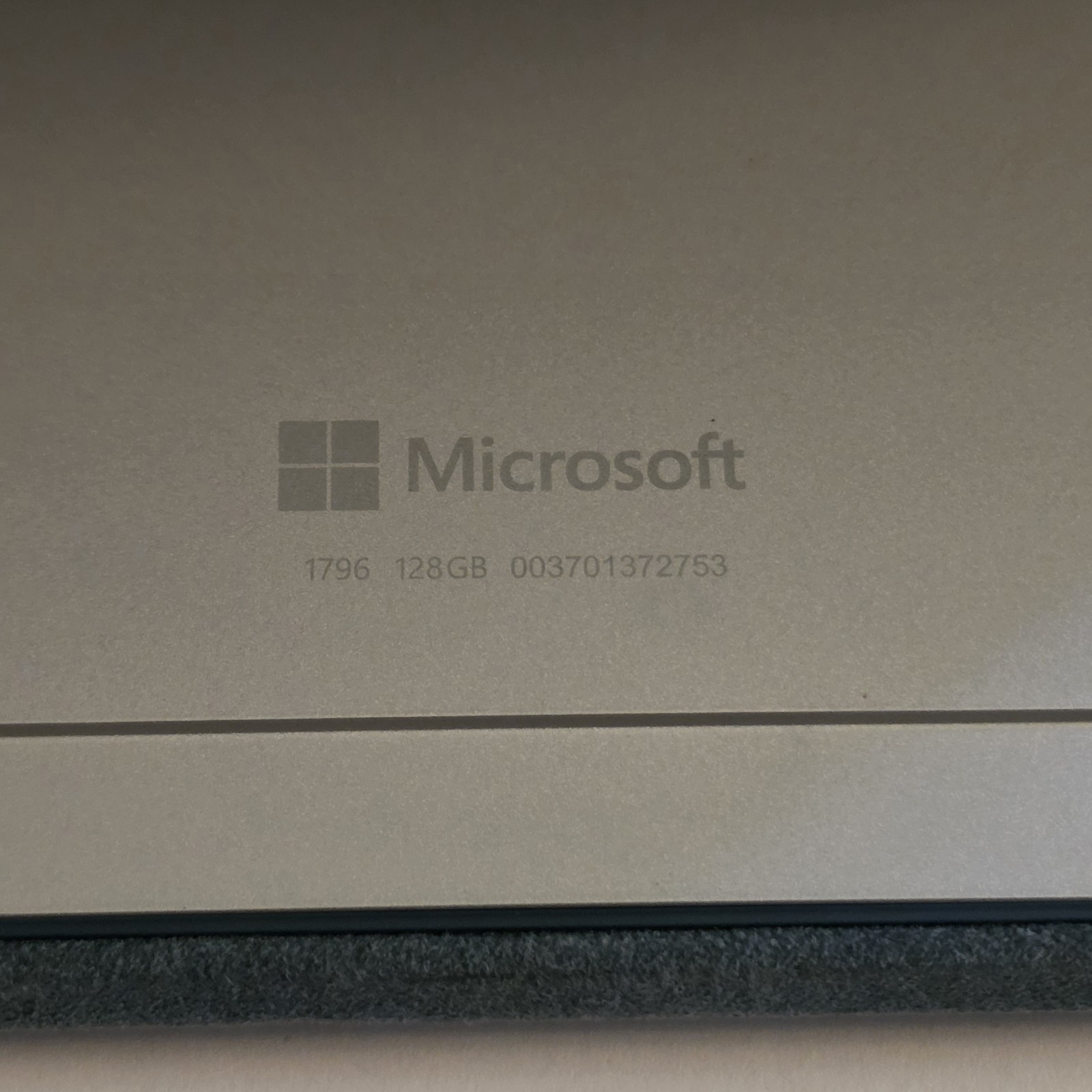Microsoft Surface Pro 5th Gen 1796, Core i5-7300U, 8GB RAM, 128GB SSD + MS Pen!