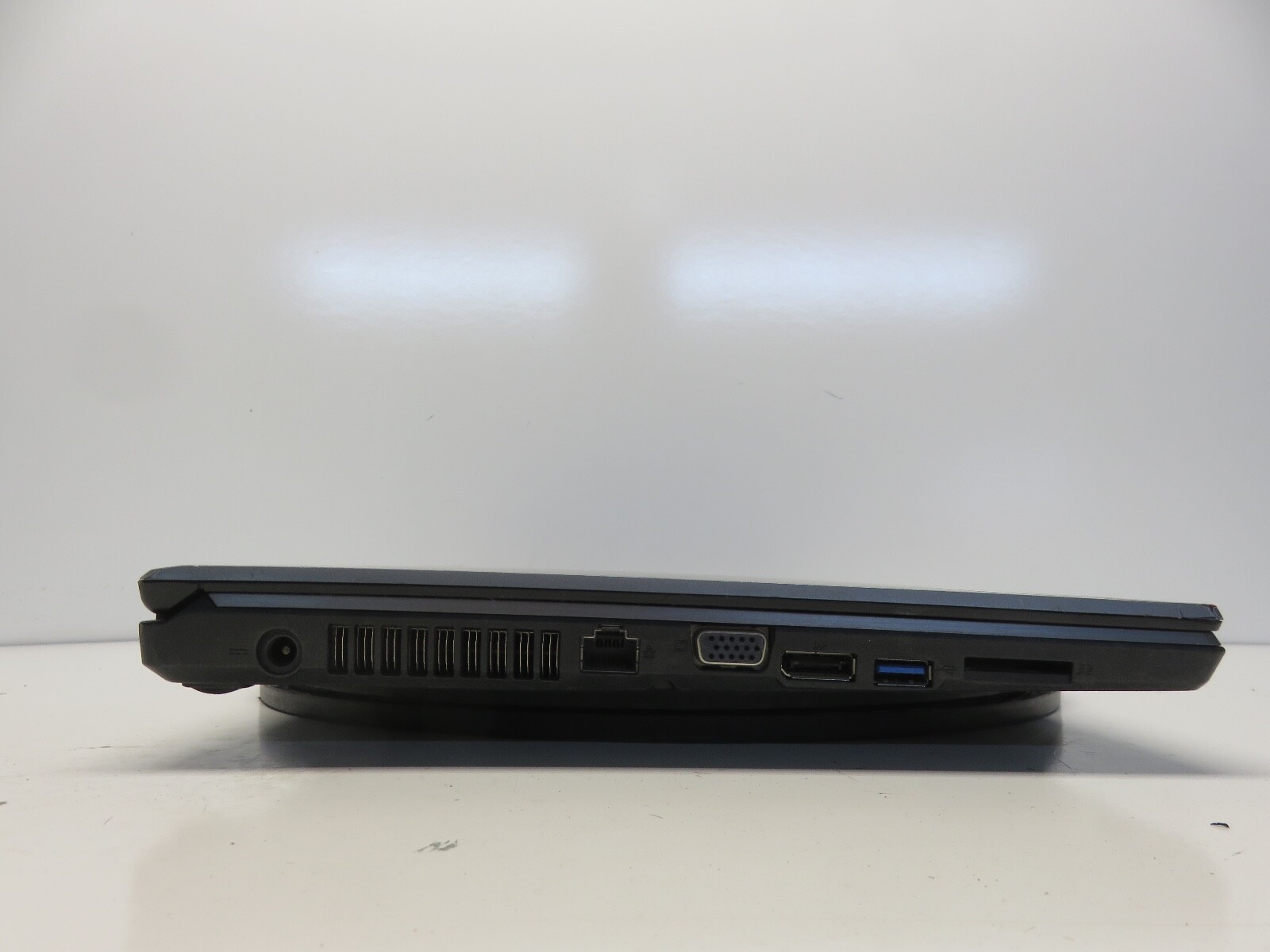 Fujitsu LifeBook E754 Intel i5-4300M 2.6GHz 2 GB NO HDD No Batt