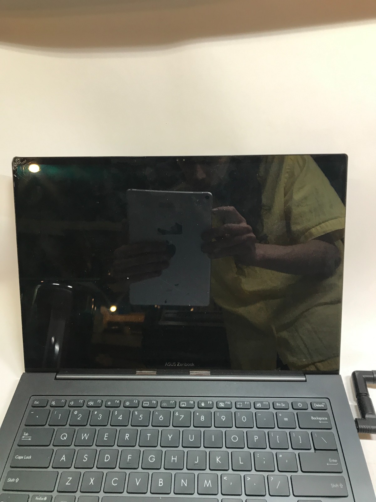 Asus Zenbook 14X Oled Q410V 14″ Intel EVO i7 8GB RAM NO SSD/OS For Parts READ