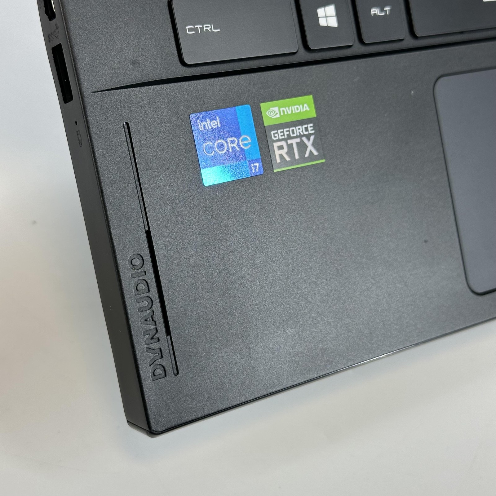 MSI Creator 15 Black i7-11800H 2.30GHz 16GB 512GB SSD NVIDIA RTX 3060 BENT FRAME