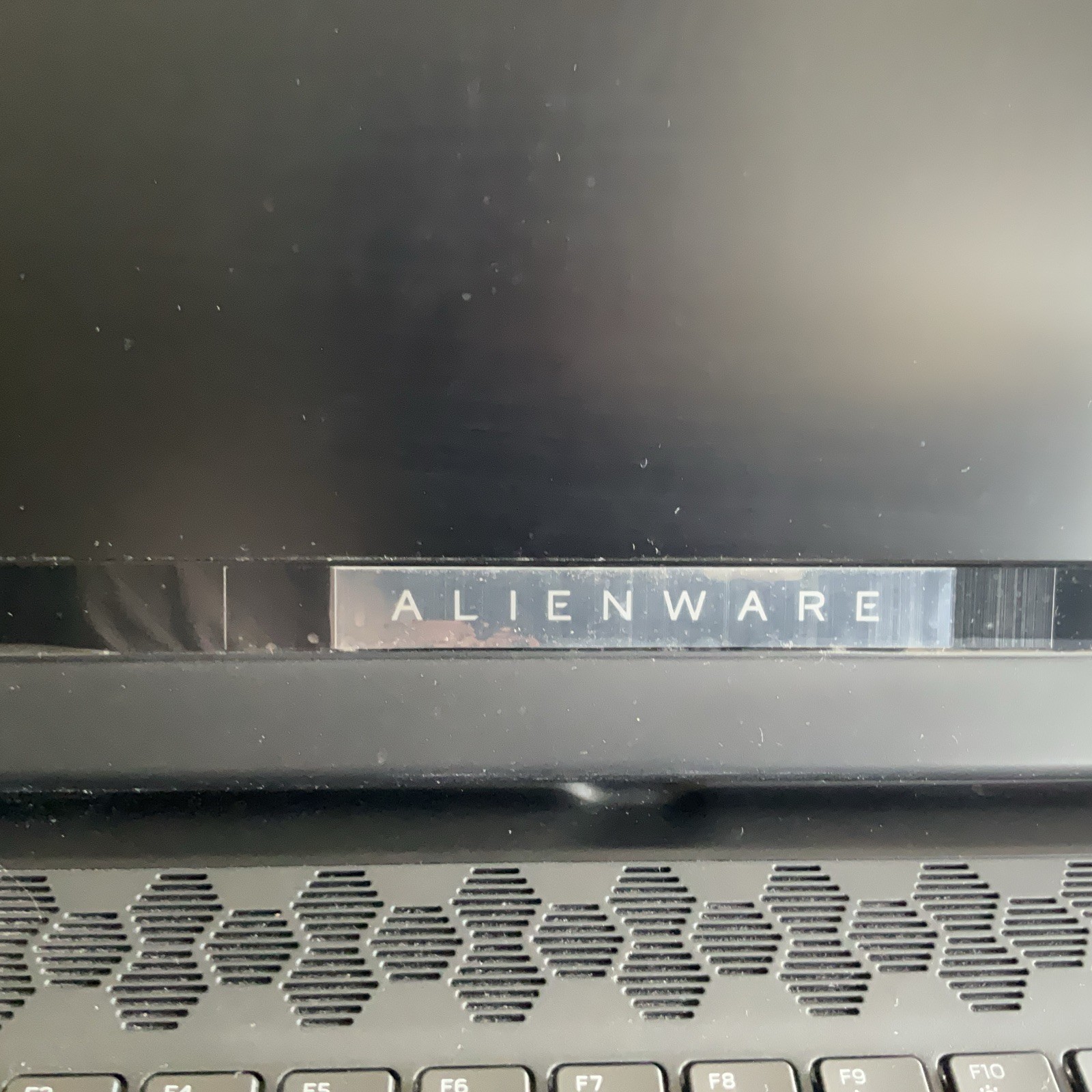 Alienware M15 R6 15.6″ (1TB SSD, Intel Core i7-10870H, RTX 3060, 32 GB RAM)