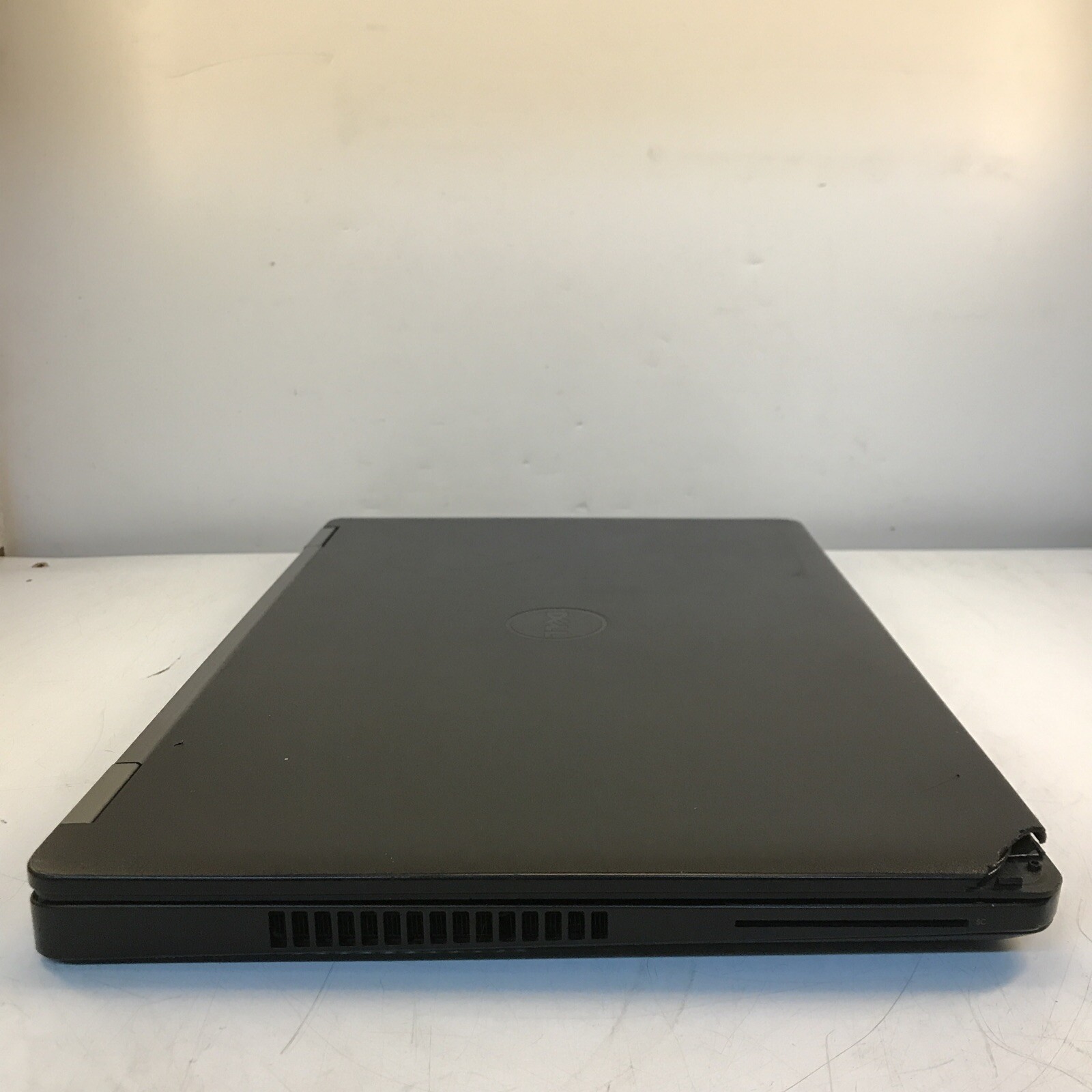 Dell Latitude E5570 unknown CPU No RAM No HDD/battery does not power on