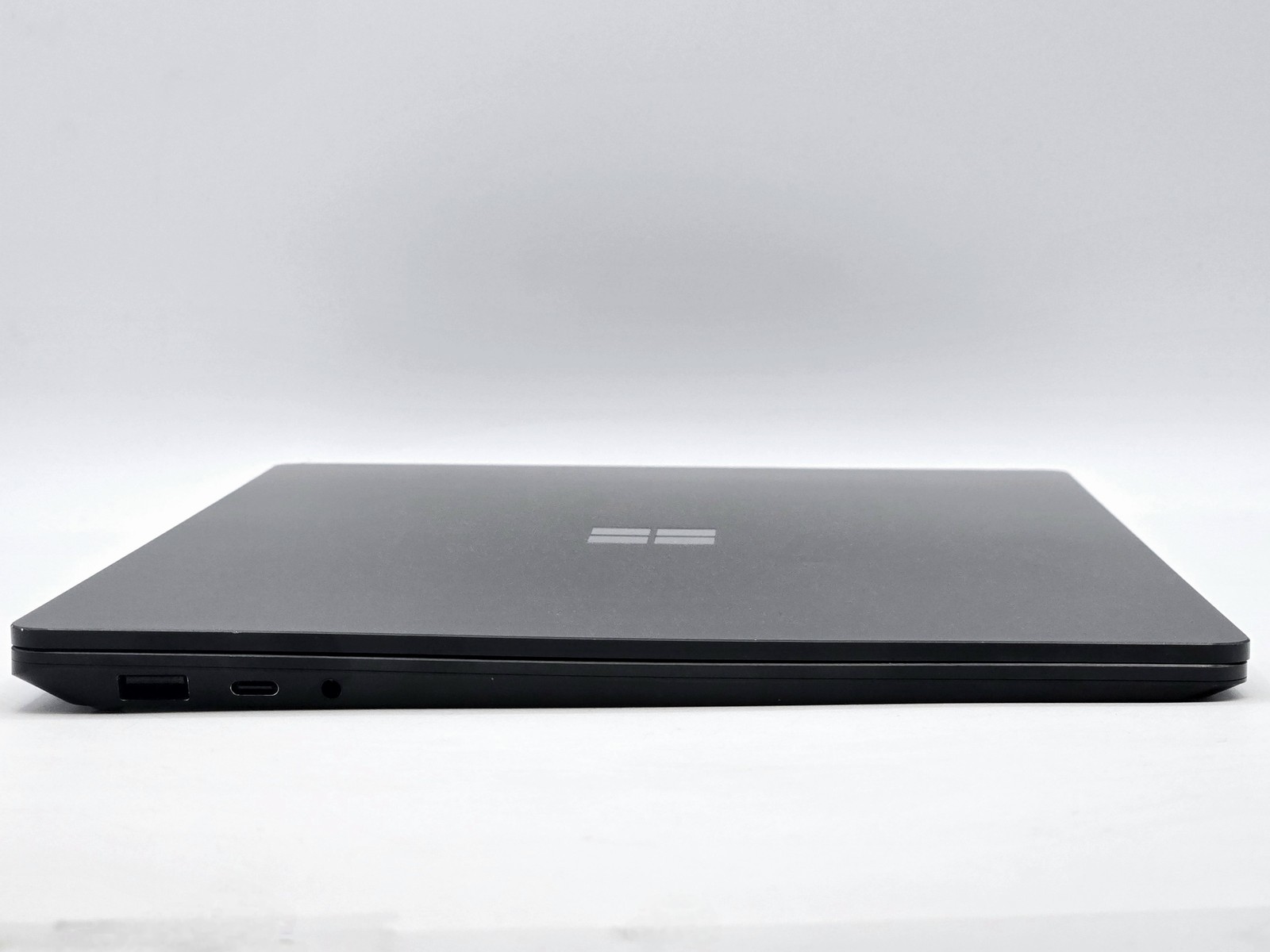 Microsoft Surface Laptop 3 13″ 2256 x 1504 Touch I7-1065G7 256GB SSD 16GB W11