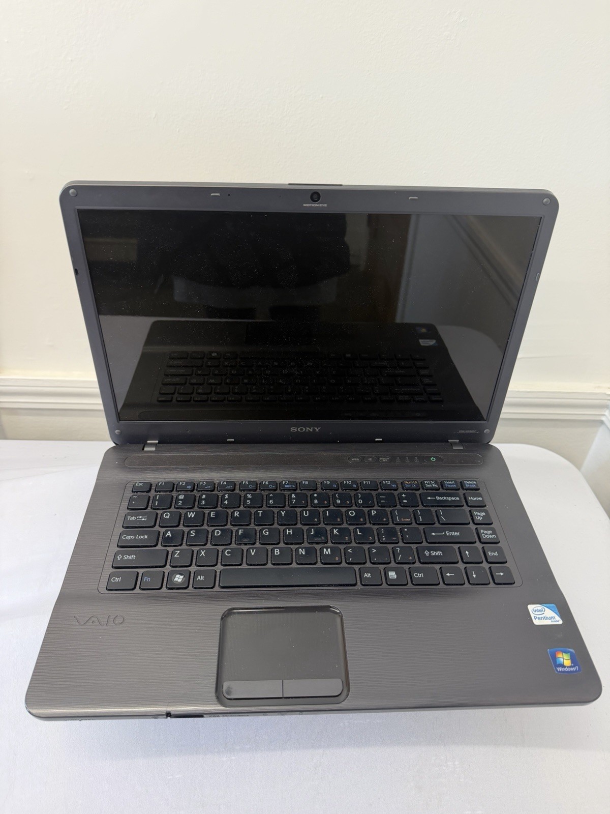 Sony Vaio PCG-7184L Laptop – Good Screen – Intel Pentium T4300 – Read Des