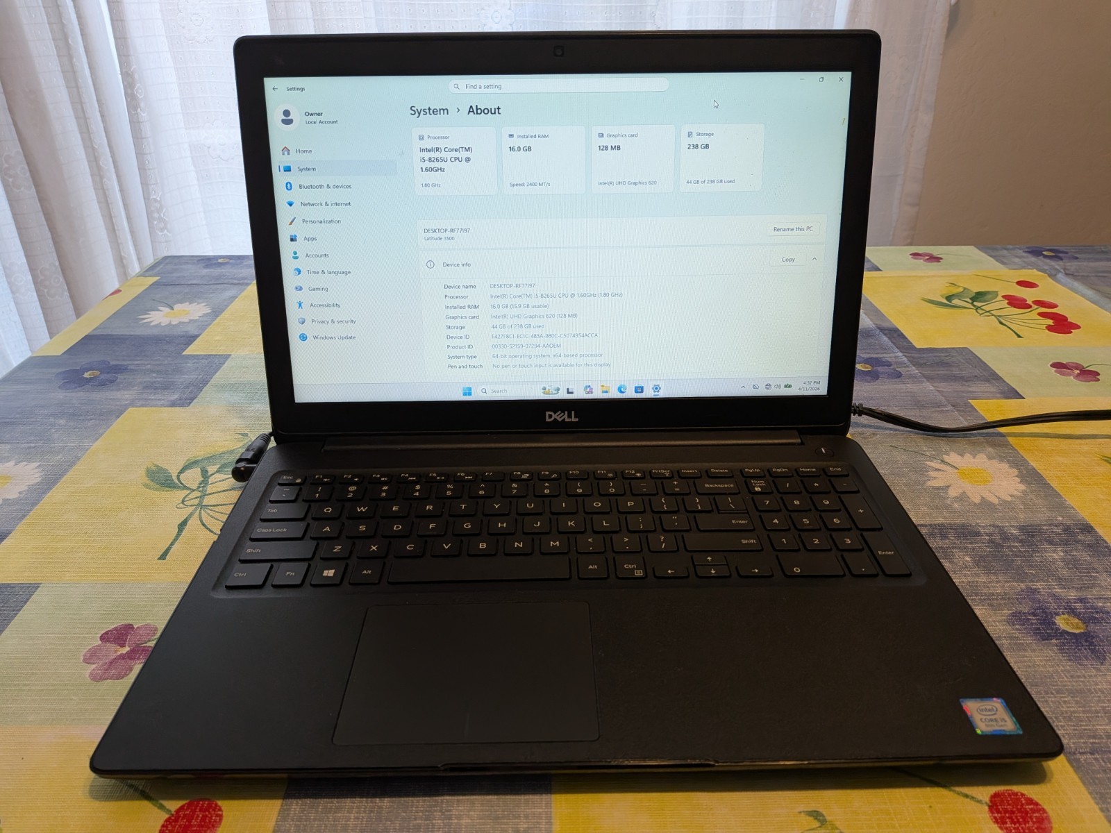 Dell Latitude 3500 (Core i5-8265U 1.60GHz, 16GB Memory, 256GB SSD, Windows 11)