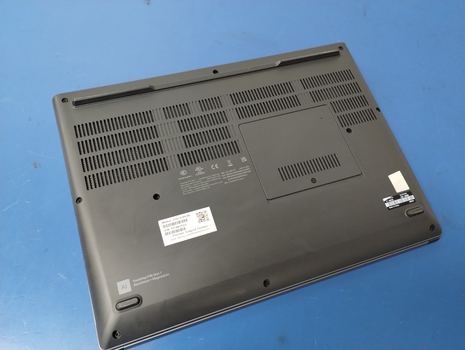 LENOVO THINKPAD P16 GEN 1, Intel Core i7-12850HX, 2.10 GHz, 32 GB RAM, 1 TB M.2
