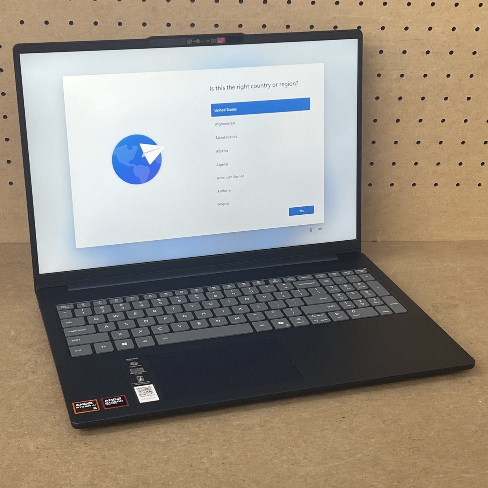 Lenovo IdeaPad Slim 5 16AKP10 AMD Ryzen AI 5 340 32GB Ram 512GB SSD – Excellent