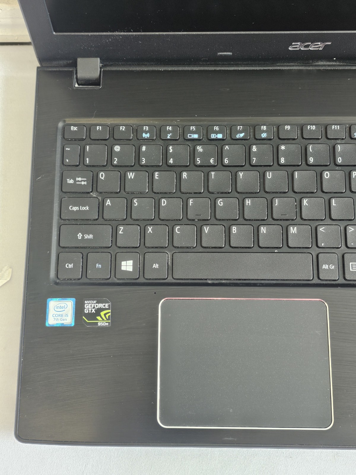 Acer Aspire E5-575G Laptop – Intel i5 Gen 7 – 8GB RAM – 256GB SSD BAD BATT READ