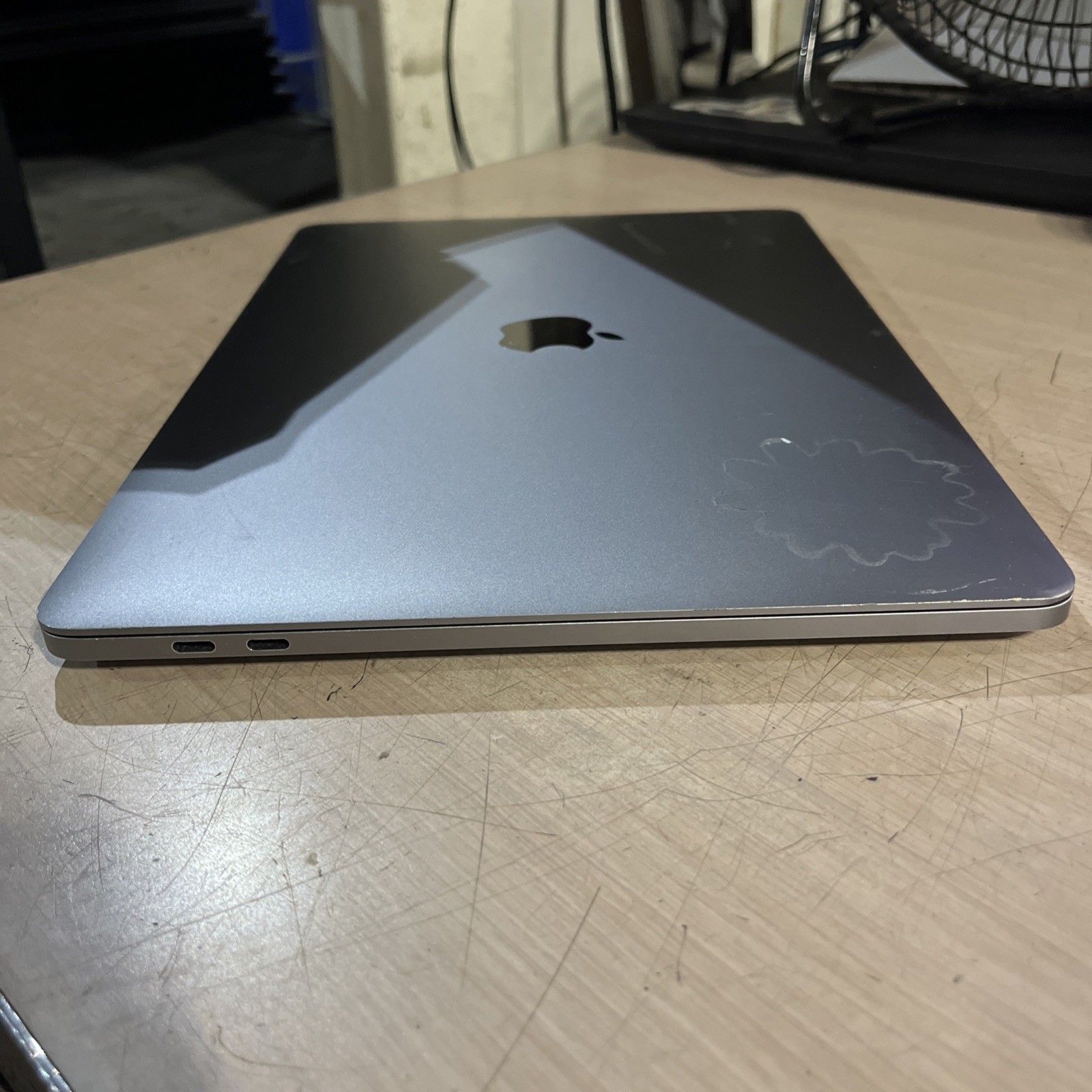 APPLE MACBOOK PRO “M1″ 8 CPU/8 GPU 13” 3.2GHZ 8GB RAM 256SSD