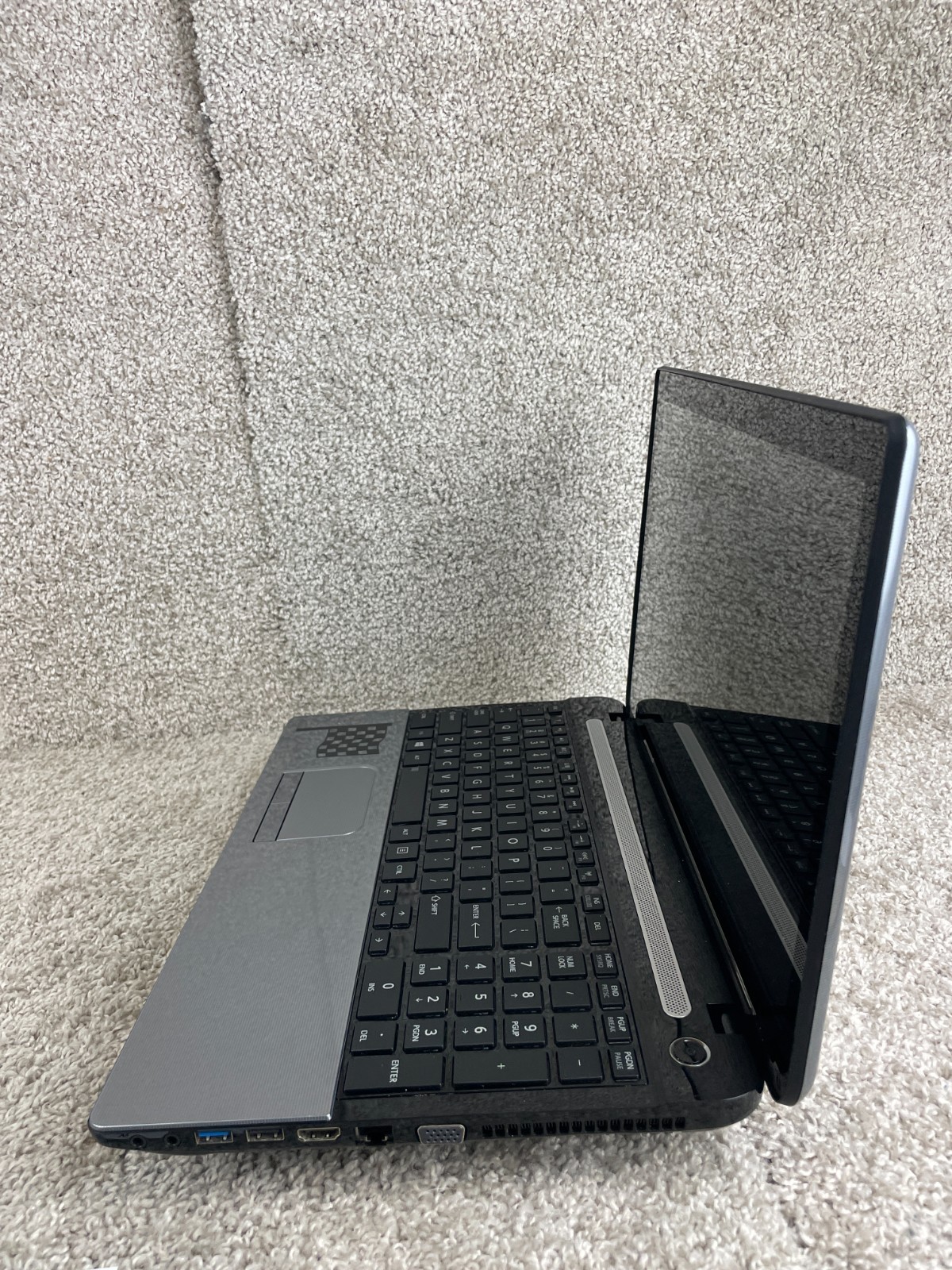 Toshiba Satellite C55Dt-A5174 WIndows 8.1 Laptop Notebook Gray