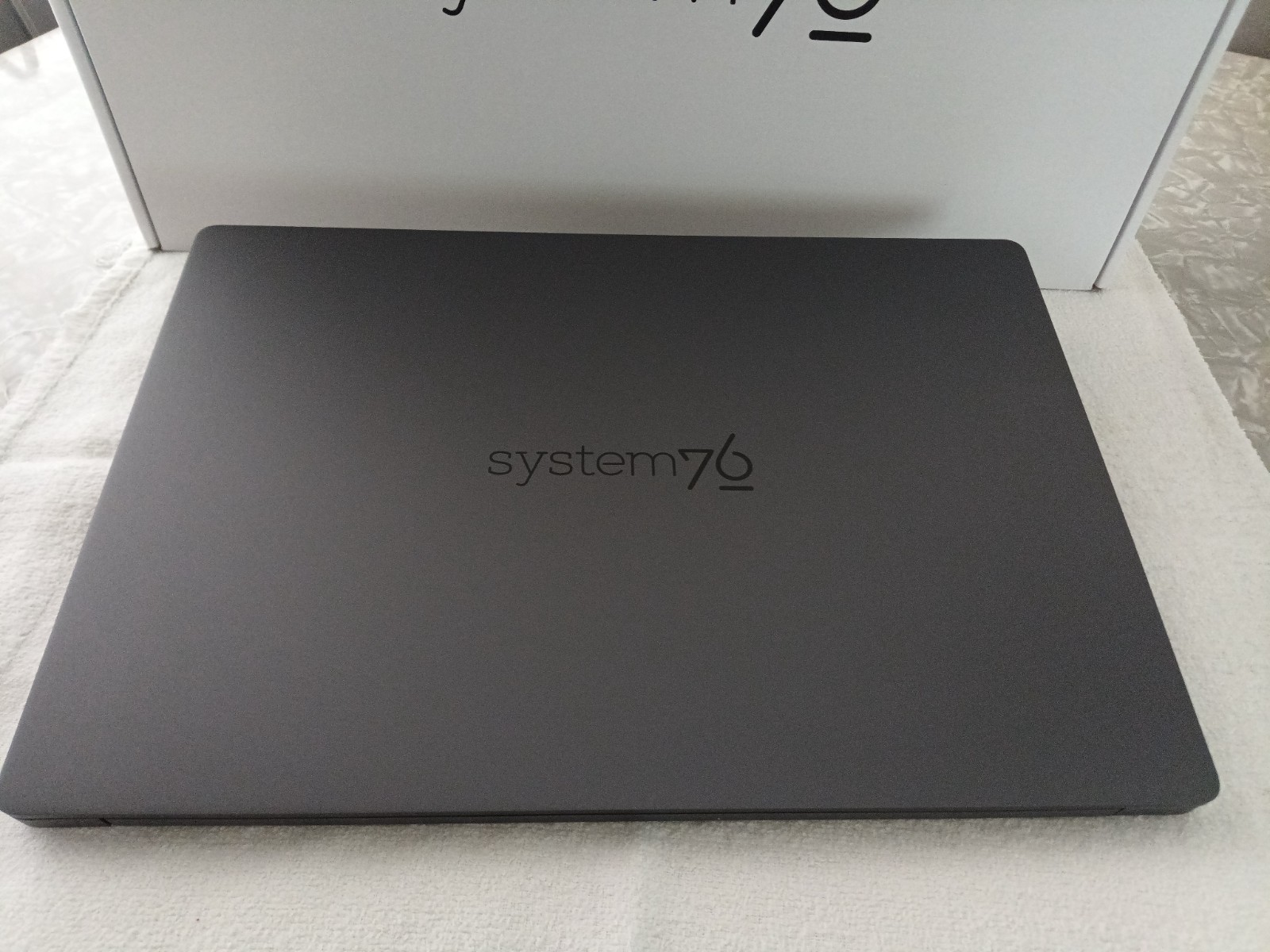 System76 Pangolin Laptop 16″, AMD Ryzen 9-8945HS, 32GB RAM, 1TB SSD, Mint Cond!!