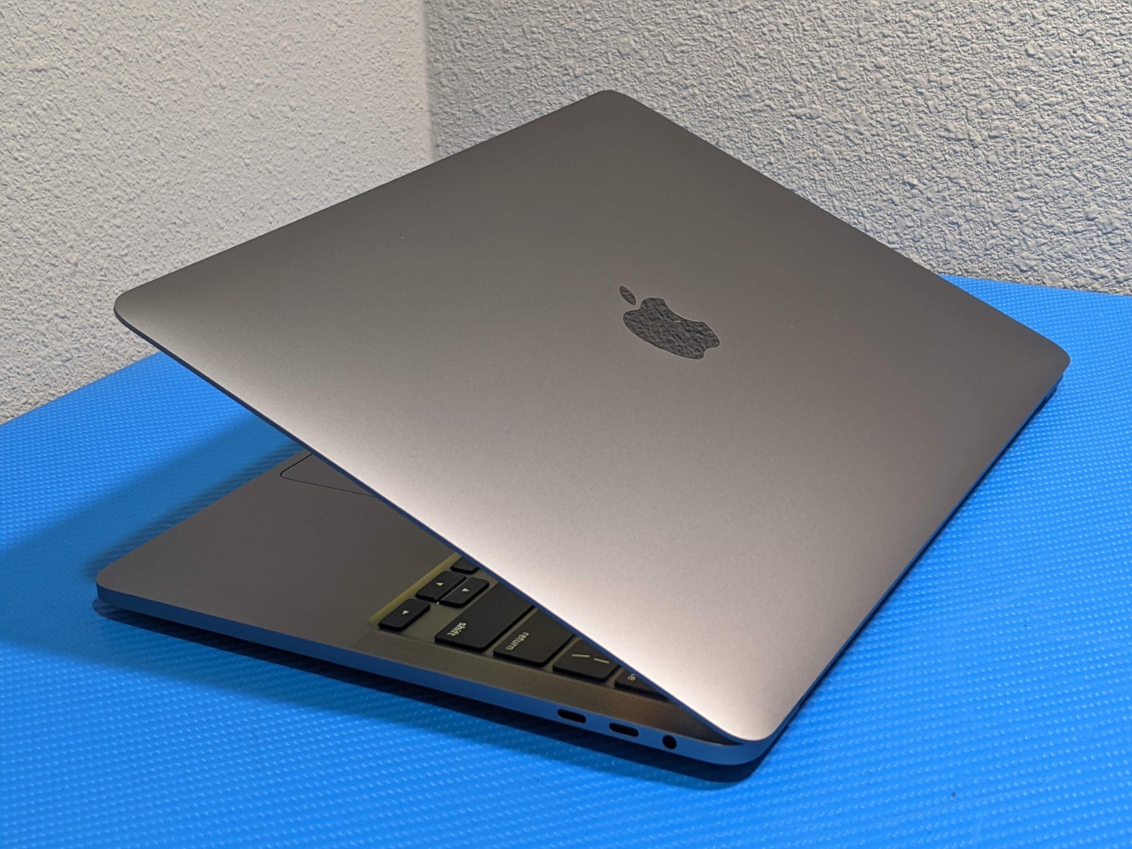 Apple MacBook Pro 13″ A2251 (2020) i5-1038NG7 2GHz 16GB 512GB SSD Sequoia +PA