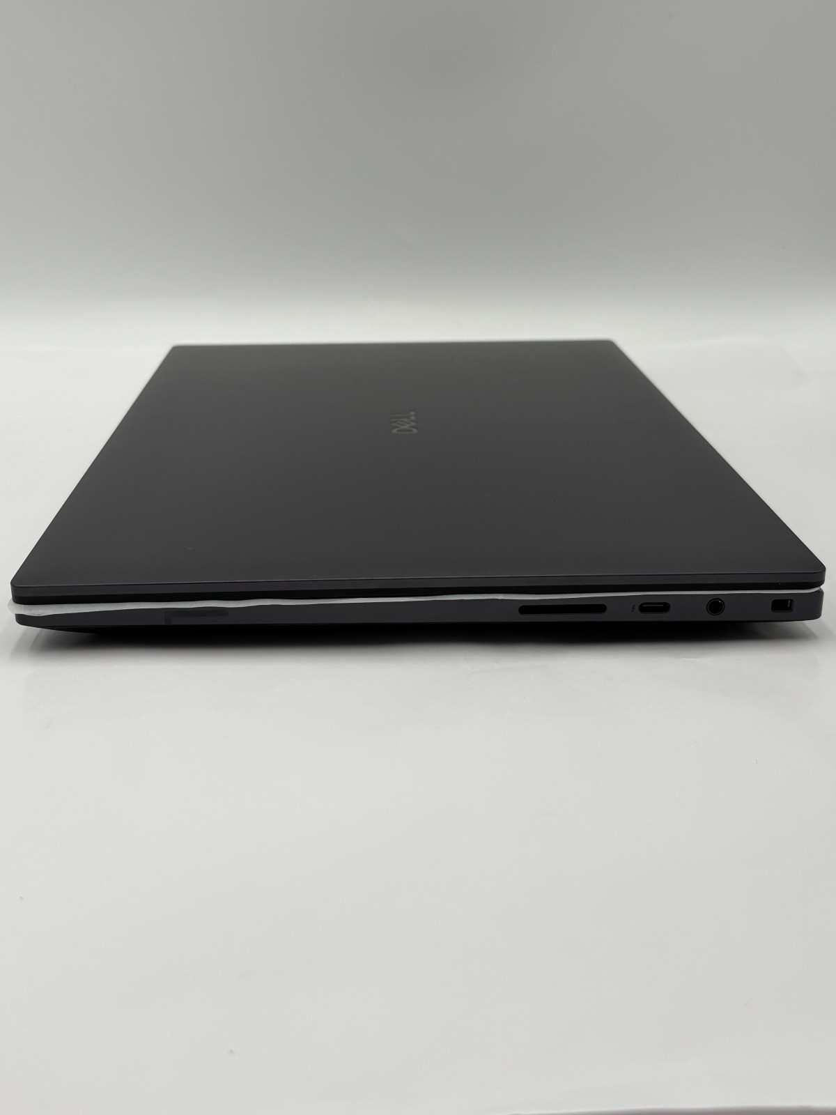 Dell Pro Max 16″ Premium Intel Ultra 7 265H – 64GB/2TB – RTX PRO 3000- Black