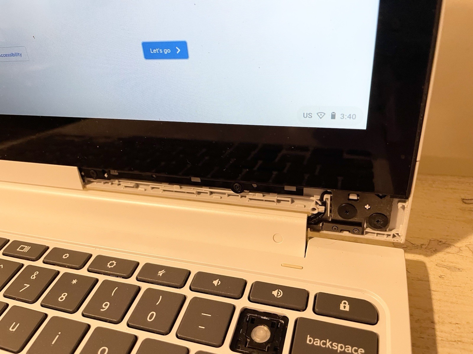 Lenovo Chromebook C330 2-in 1. 4GB, LPDDR3, 64GB EMMC, CHROME OS, 11.6” Screen