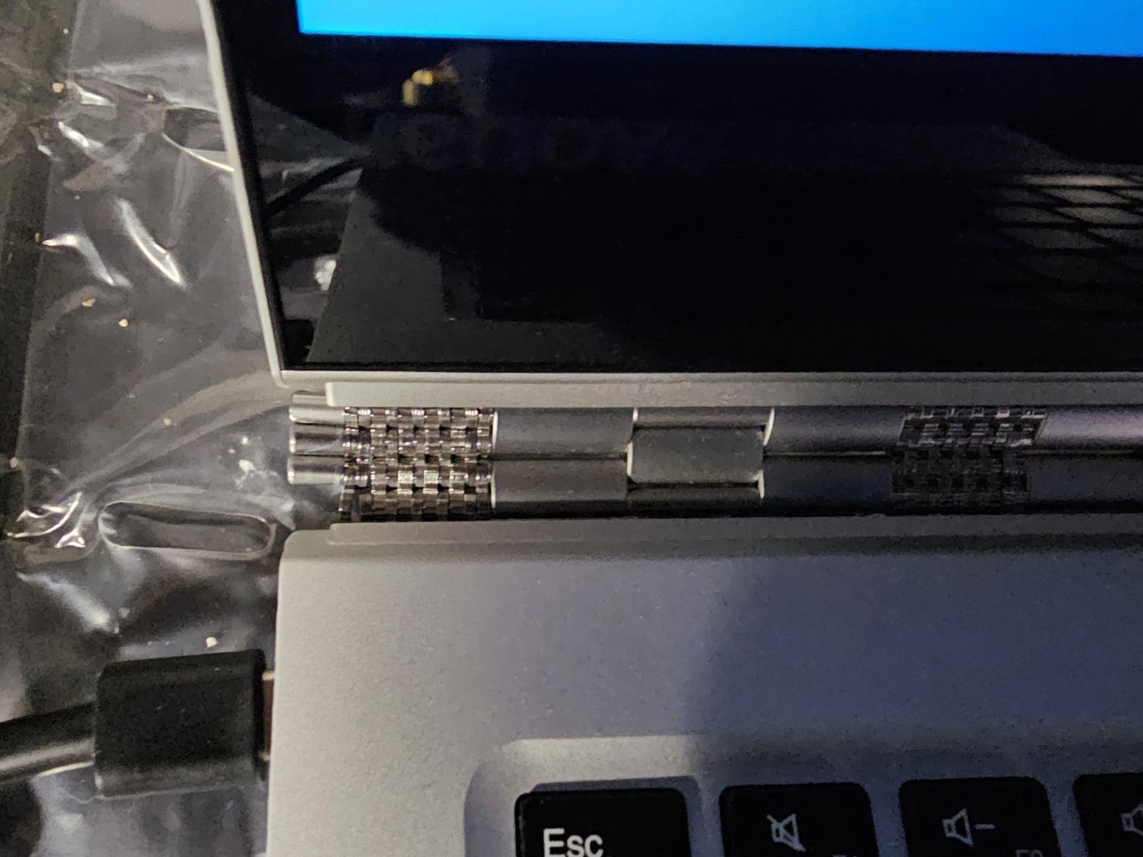 Lenovo Yoga i7 16GB RAM, Wifi 6, Touchscreen, Win 11 **NEW M.2 SSD AND BATTERY**