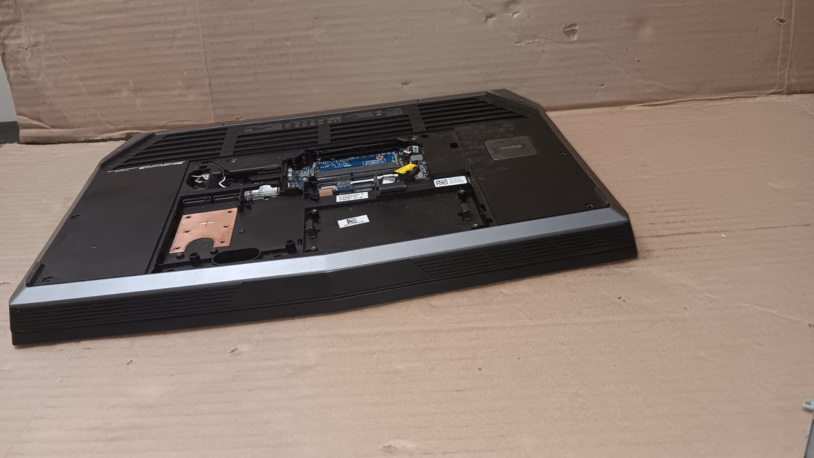 Dell Alienware 17 R3 Gaming Laptop Core i7 Motherboard 17.3″ LCD Screen Parts