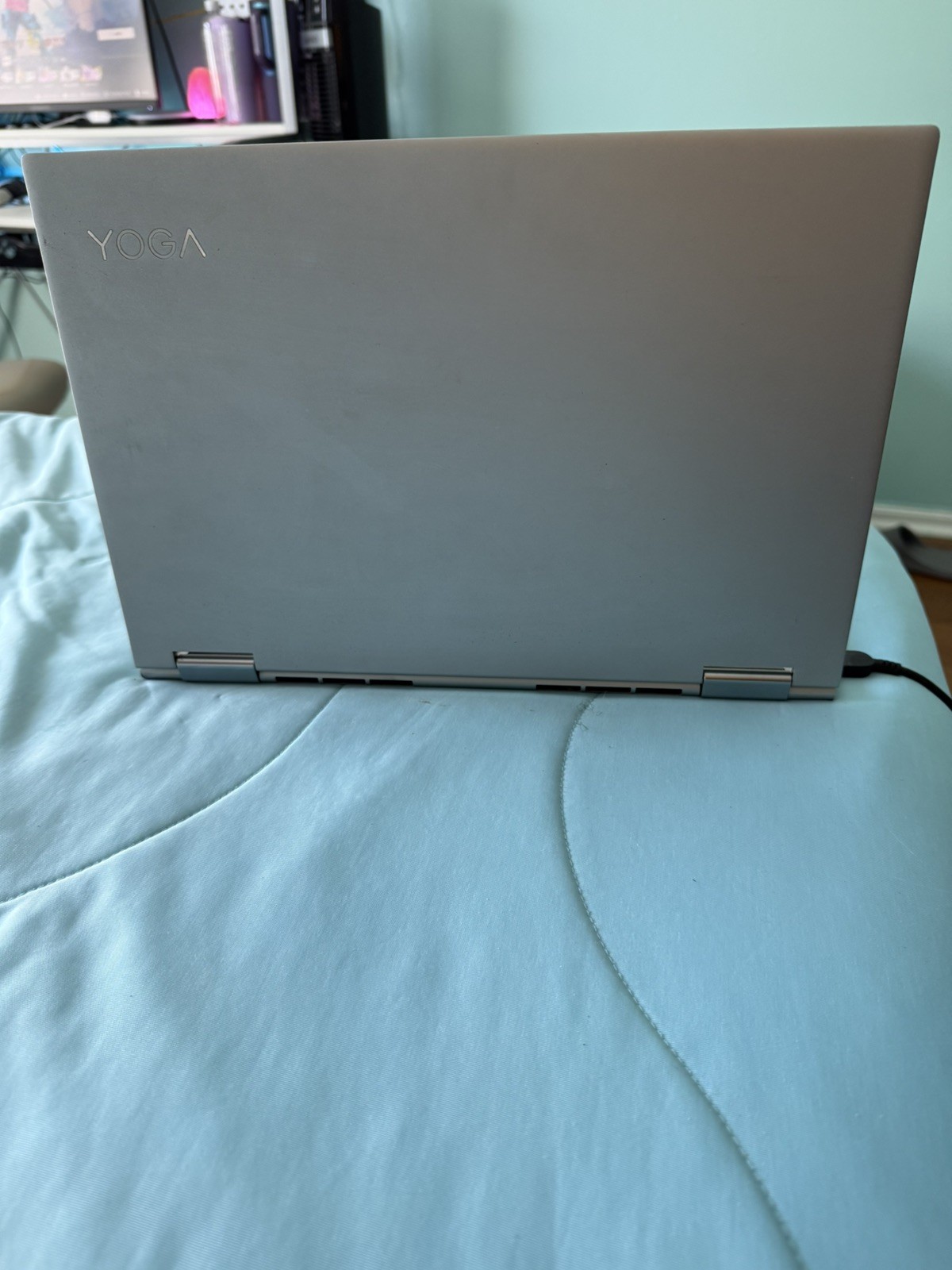 Lenovo Yoga 730 15.6” i7 Laptop – Cracked Screen – Works Great – Read