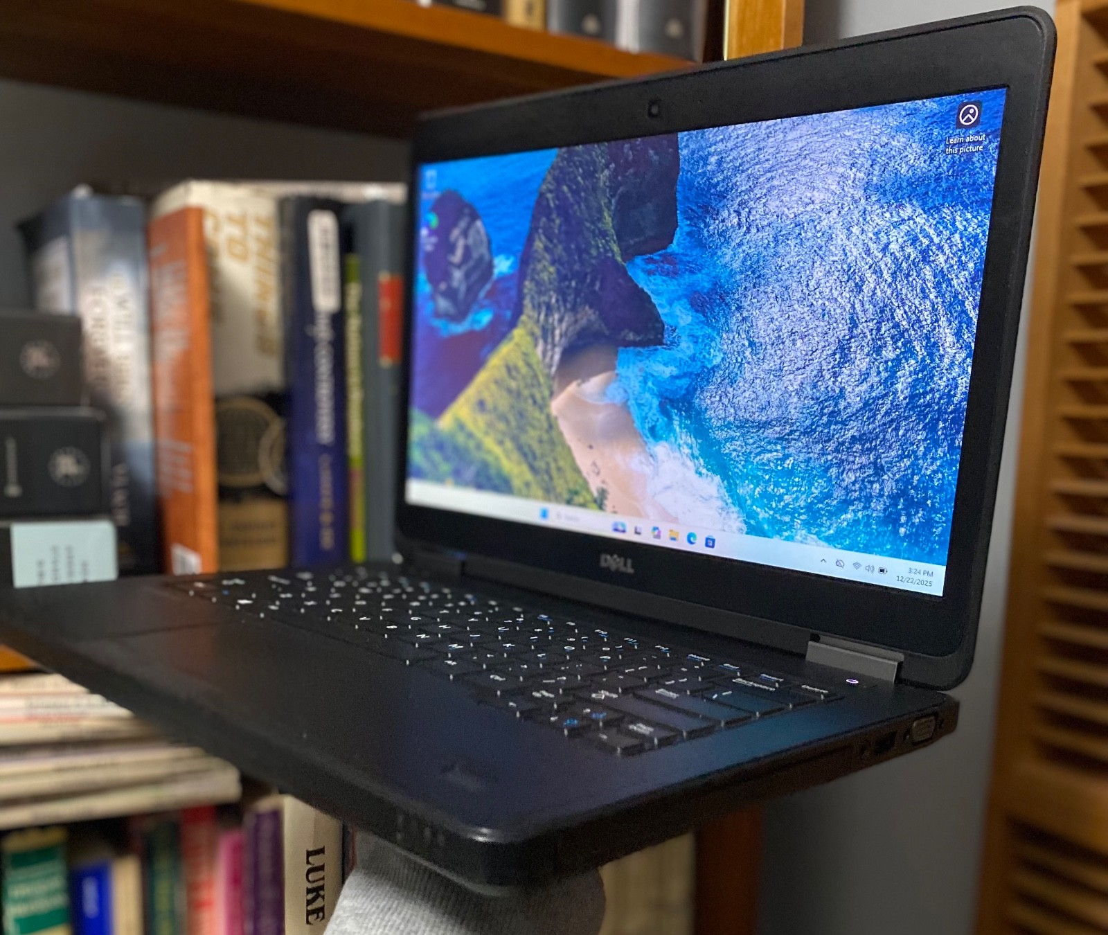 Windows 10 HP Laptops! 6715b AMD 2.0GHz 4GB RAM SSD FREE InPods 12 Earbuds!