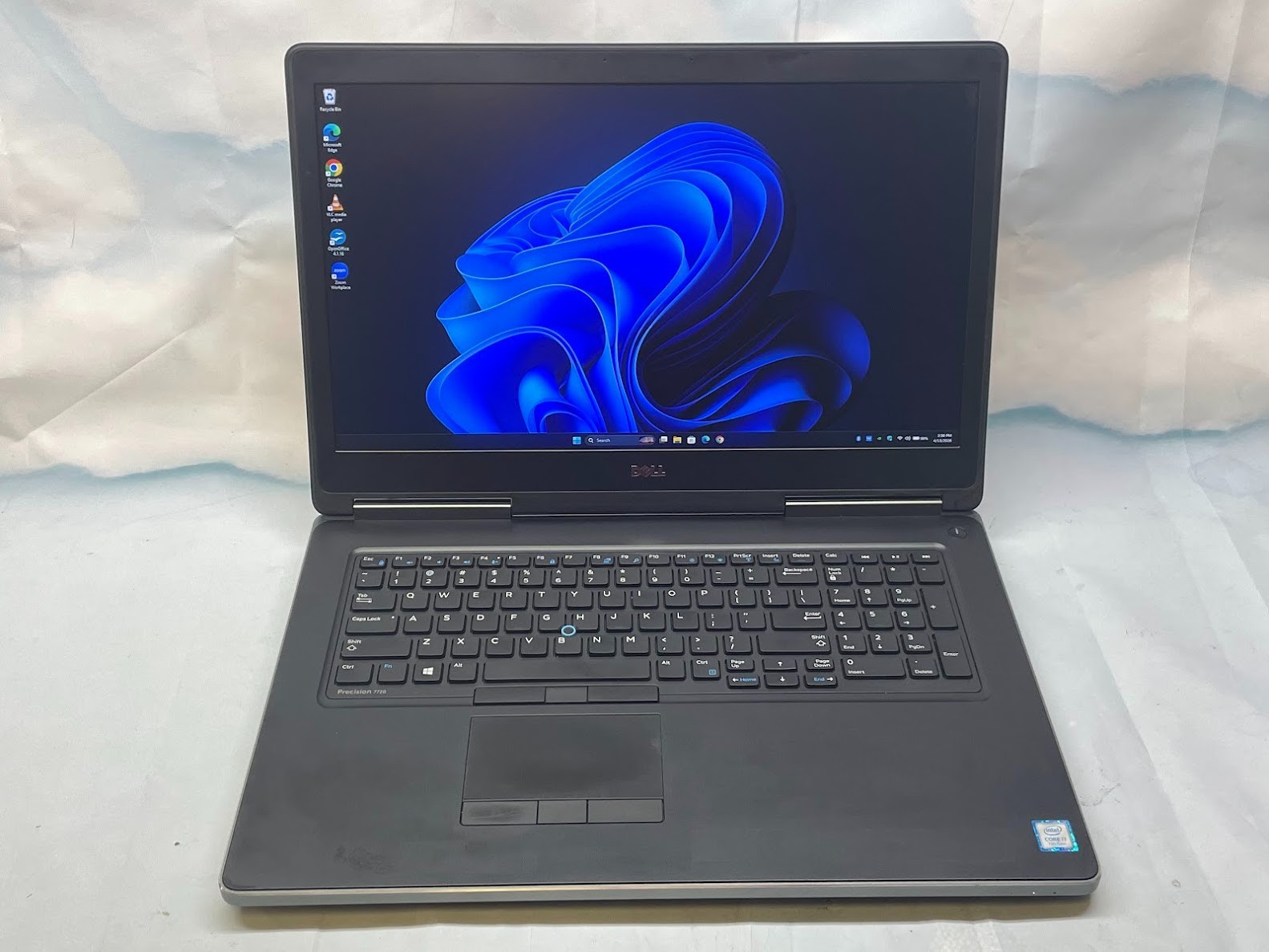 Dell Precision 7720 | Intel i7-7700HQ | 8GB RAM | 256GB SSD | Quadro M1200 4GB