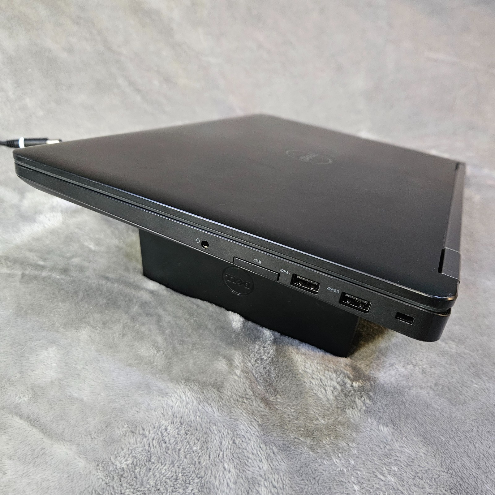 Dell Latitude E5570 15.5″ I5-6440HQ 16GB RAM NO SSD/OS W 65 W Charger