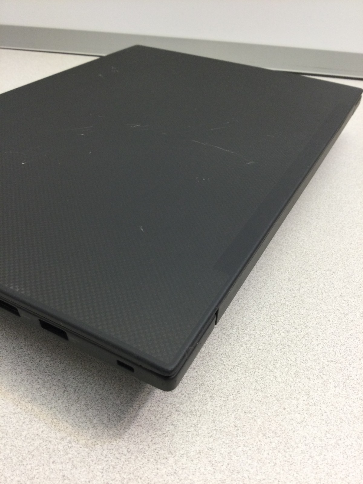 Lenovo ThinkPad P1 Gen 3 – 15.6″Core i9-10885H 12GB RAM 256 SSD WIN 11 PRO
