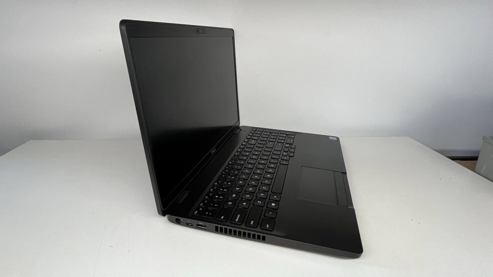 Dell Precision 3541 15.6 FHD i7-9850H 32GB 512GB Quadro P620 – Windows 11 Pro