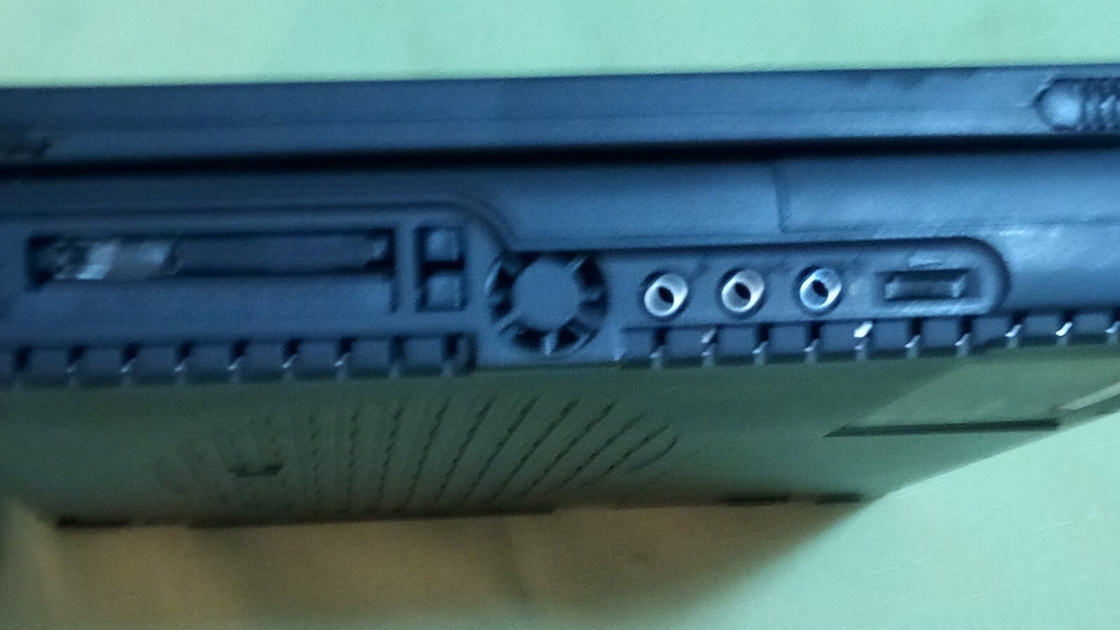 NEC READY 330T LAPTOP WIN98 266MHZ 32MB RAM 3GB HDD AS IS