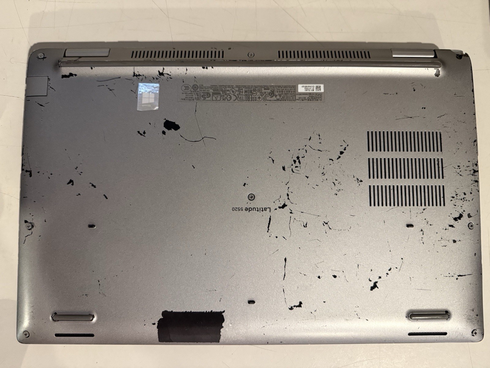 Dell Latitude 5520 15.6″ i5-1145G7, 4GB RAM, 256GB NVMe SSD Windows 11 Pro