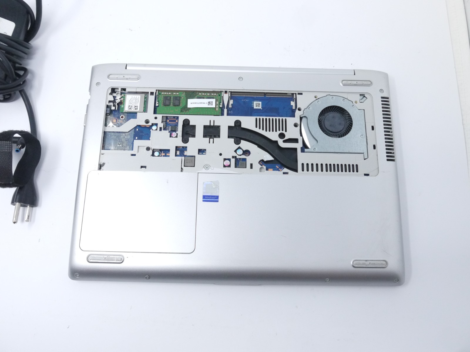 HP ProBook 440 G5 14″ Laptop – Core i5-7200U / 8GB / 500GB HDD / Win11 – Look