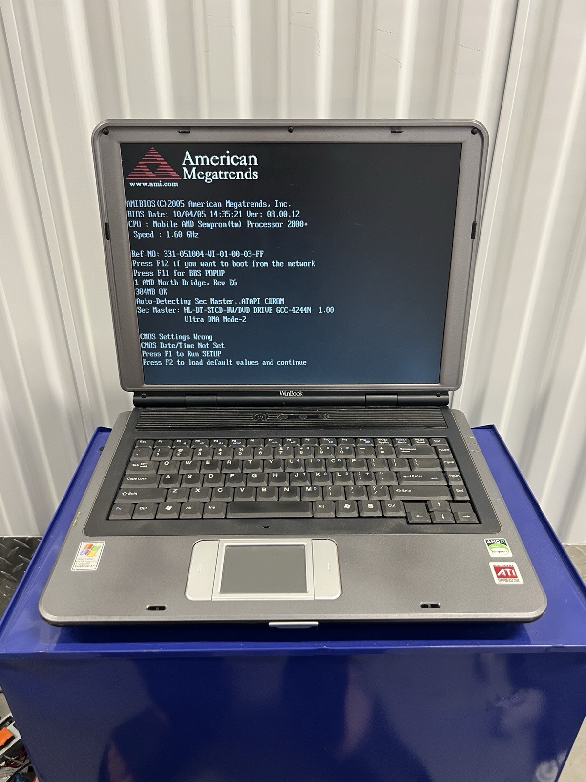 Winbook 331 Laptop 15.4″ Notebook (AMD Turion 64 X2) Laptop Vintage iBook / prop