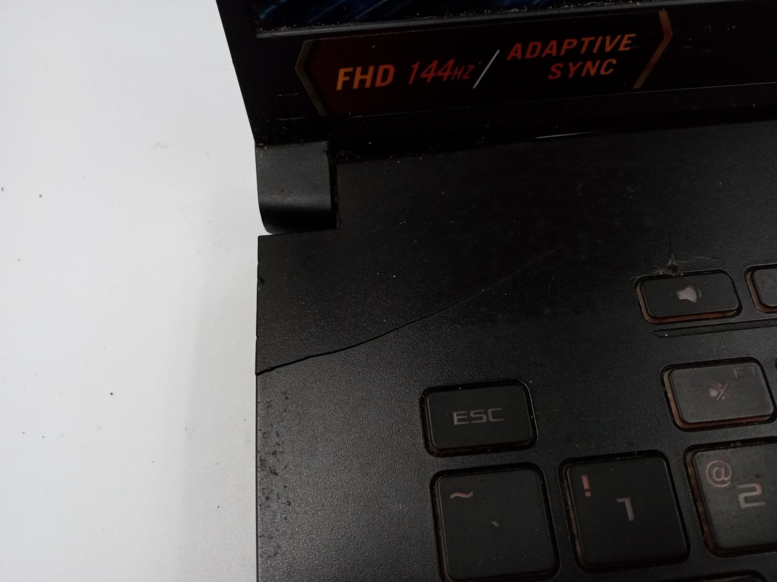 Asus TUF Gaming A17 FA707XU 17.3″ AMD Ryzen 9 7940HS Radeon 780M -BOOTS -READ!!