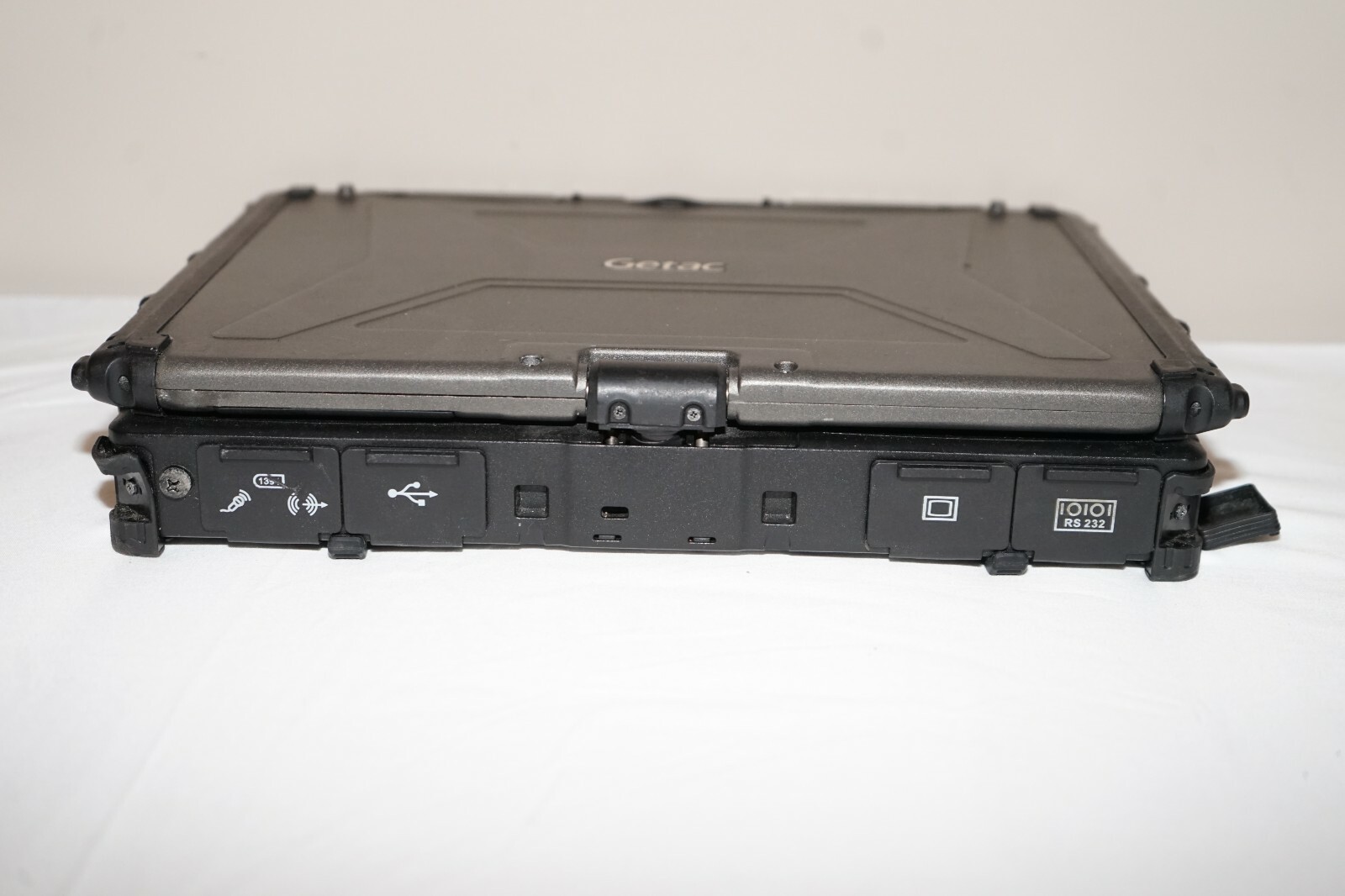 ^ Getac V200-G2 Intel Core i7-3520M @ 2.90GHz 4GB Ram 500GB HD No OS #C1265