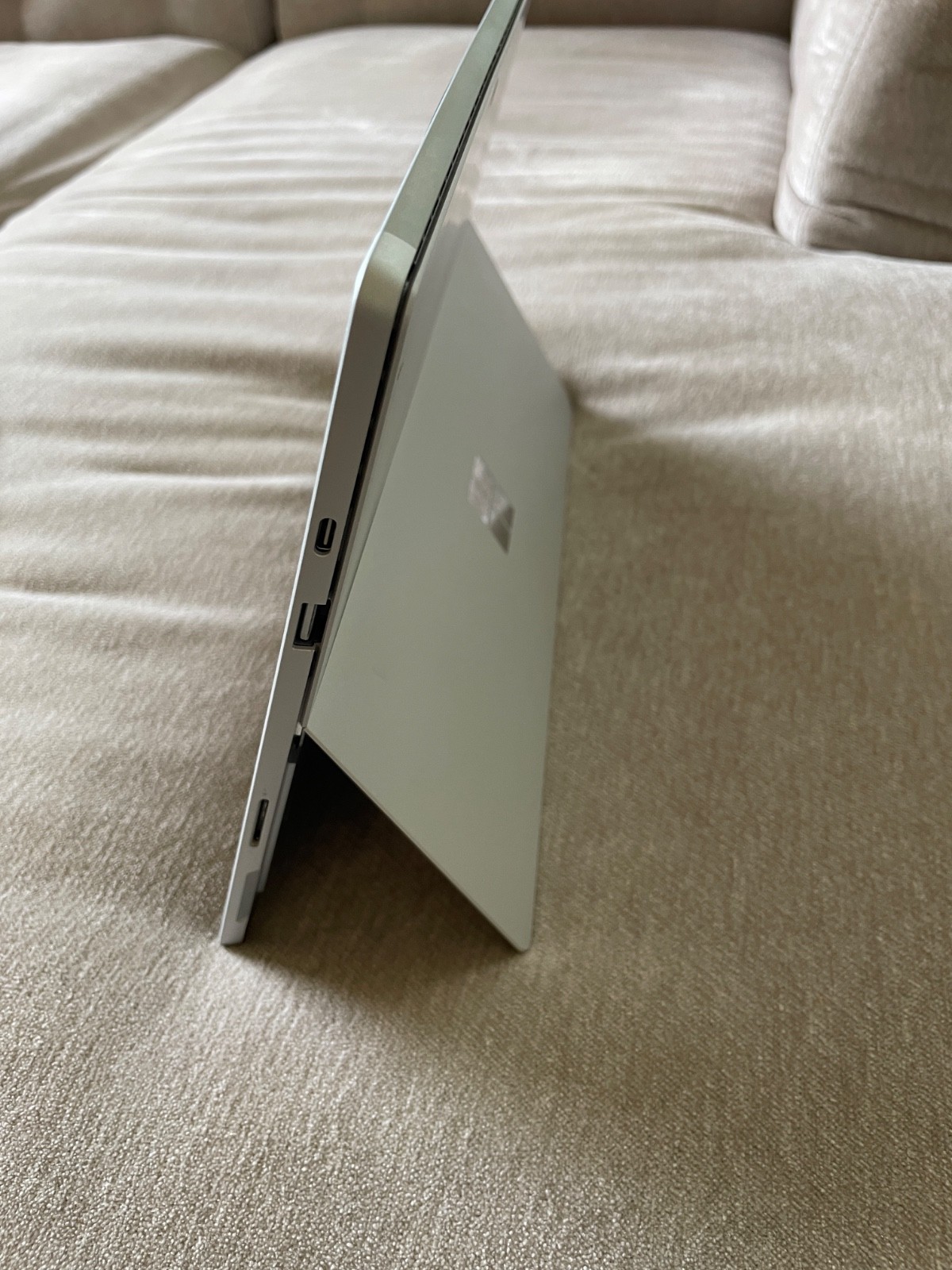 microsoft surface 7plus- 128GB graphics, 8GB RAM, i3 intel processor