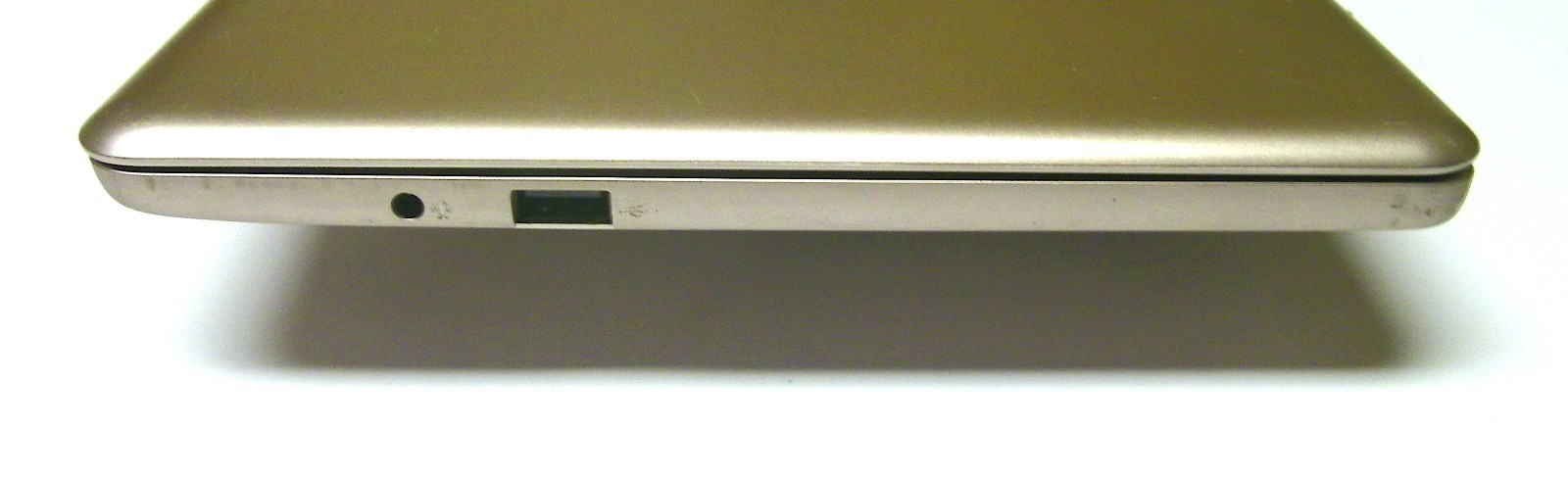 Asus Vivobook E200HA — Windows 11 /Atom x5-Z8350 @1.5Hz/4gb/ 32gb eMMC/Charger