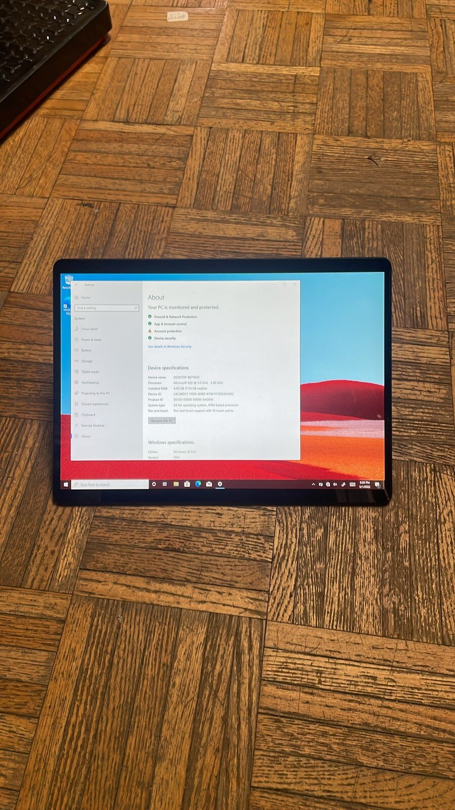 Surface pro X SQ1. 3.0GHz RAM 8 256 SSD No keyboard