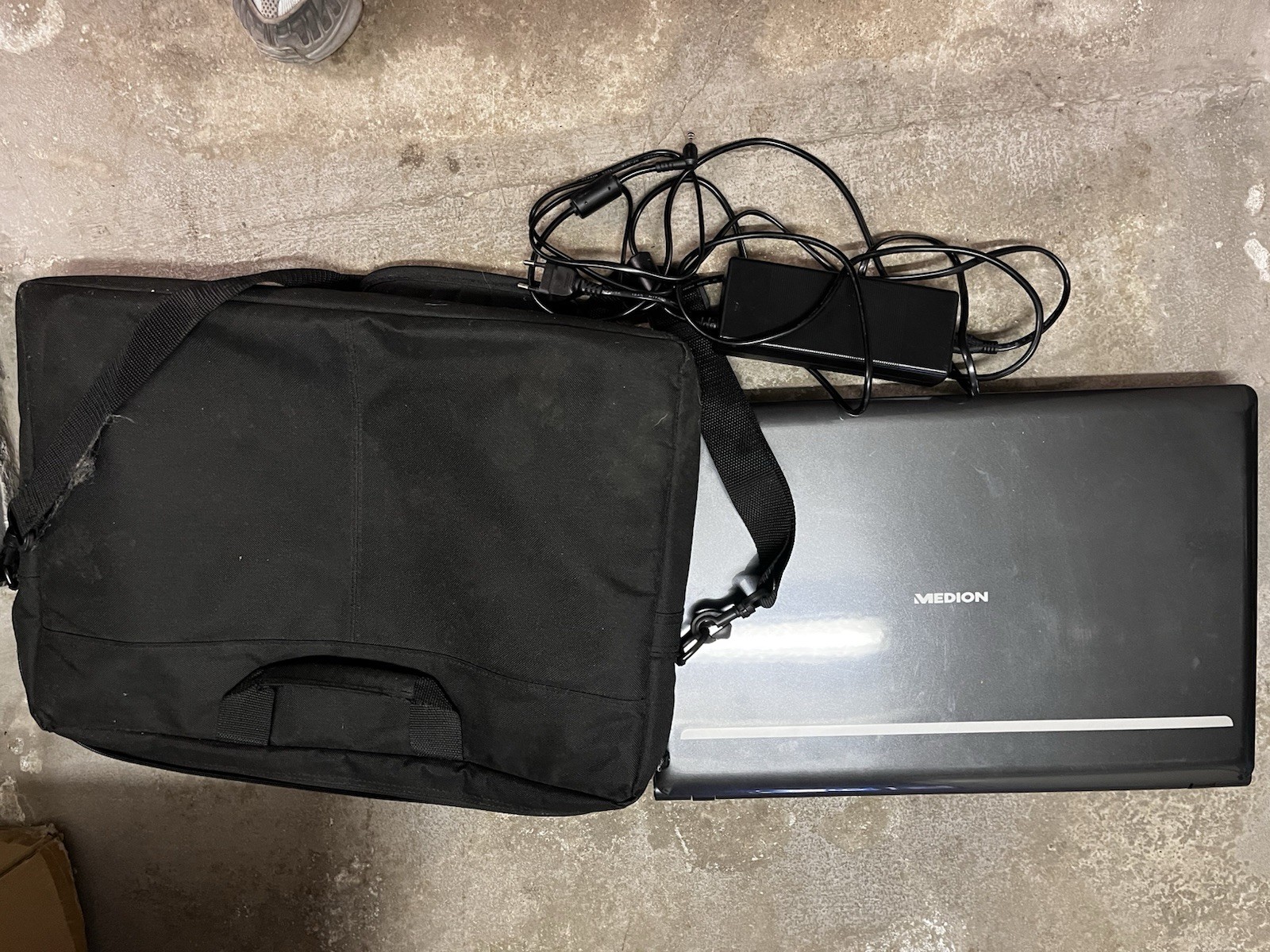 Medion Akoya P8610 Laptop – Complete
