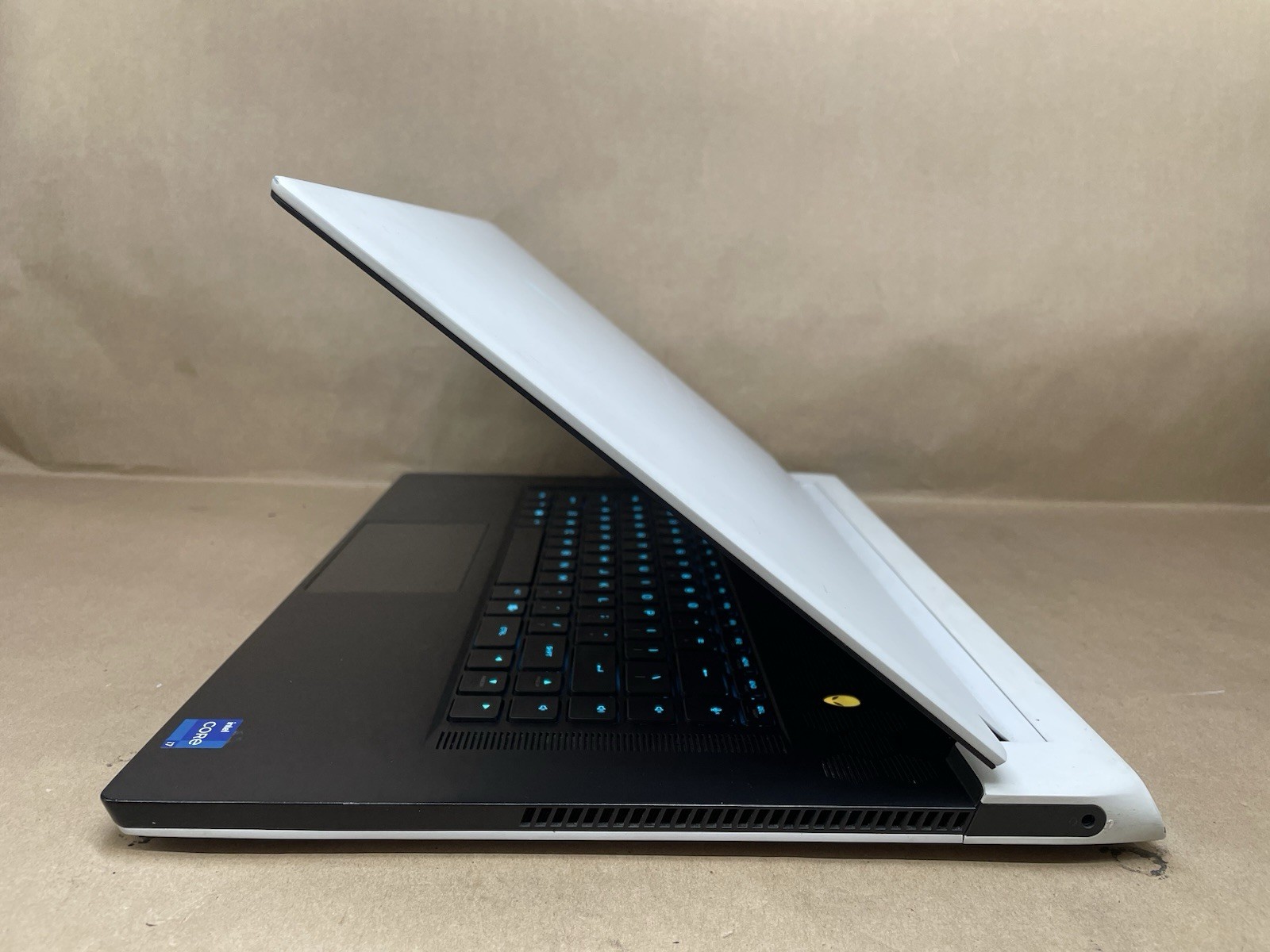 Alienware x17 R1 17.3″ i7-11800H@2.30GHz 16GB RTX3070 1TB SSD Win11