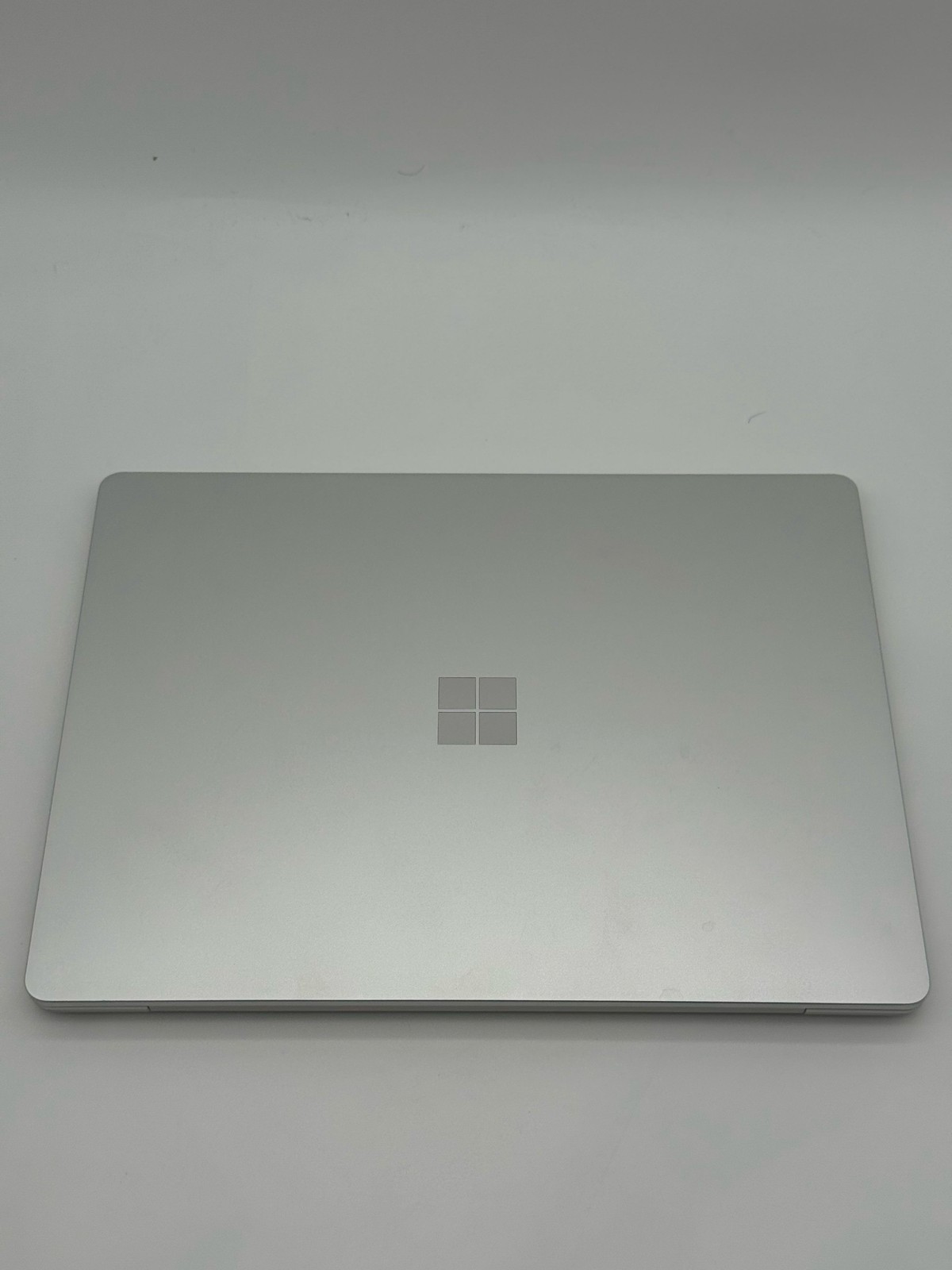 Microsoft Surface Laptop Go – 12.4″, i5-1035G1, 8GB, 128GB SSD – Platinum