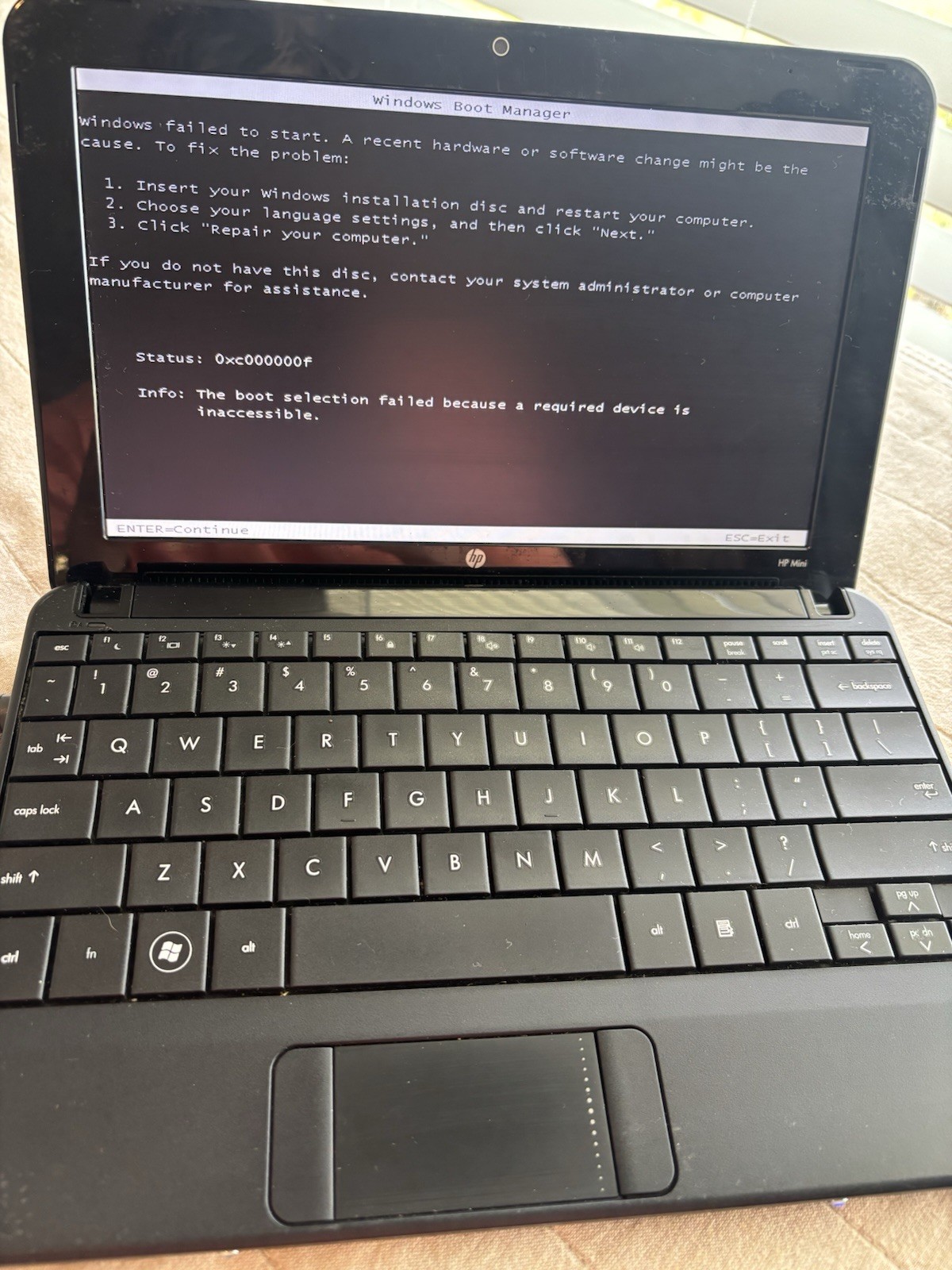 HP Mini 110-3530nr 10.1″ Black Netbook Computer (no charger) Powers On Read Desc